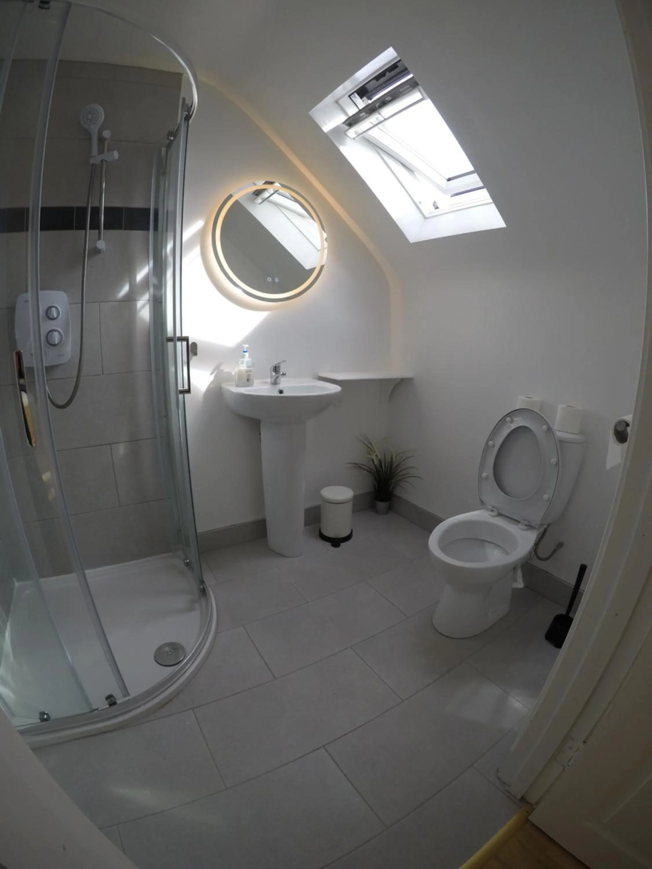 Shower in Seagull Cottage B&B