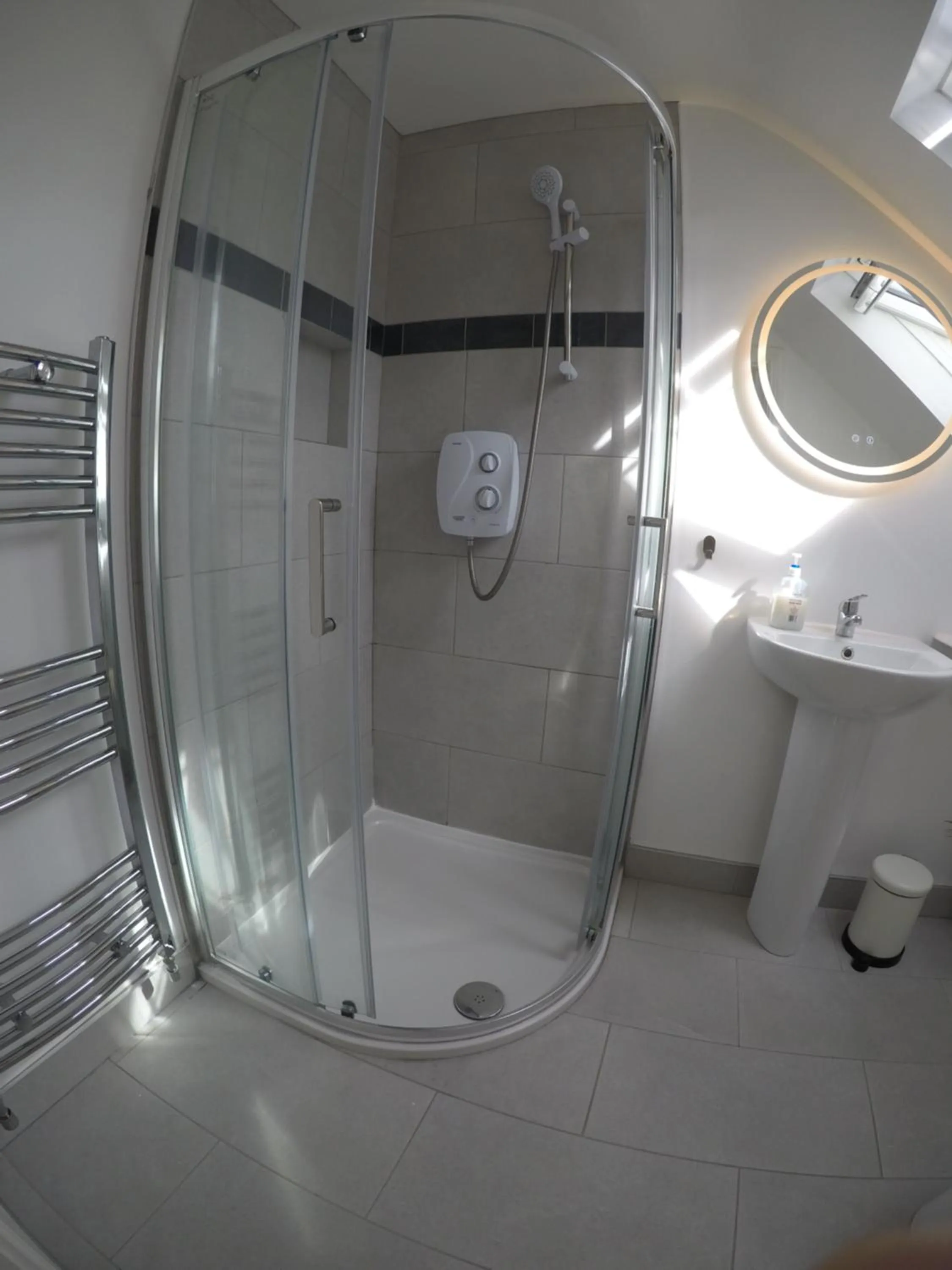 Shower in Seagull Cottage B&B