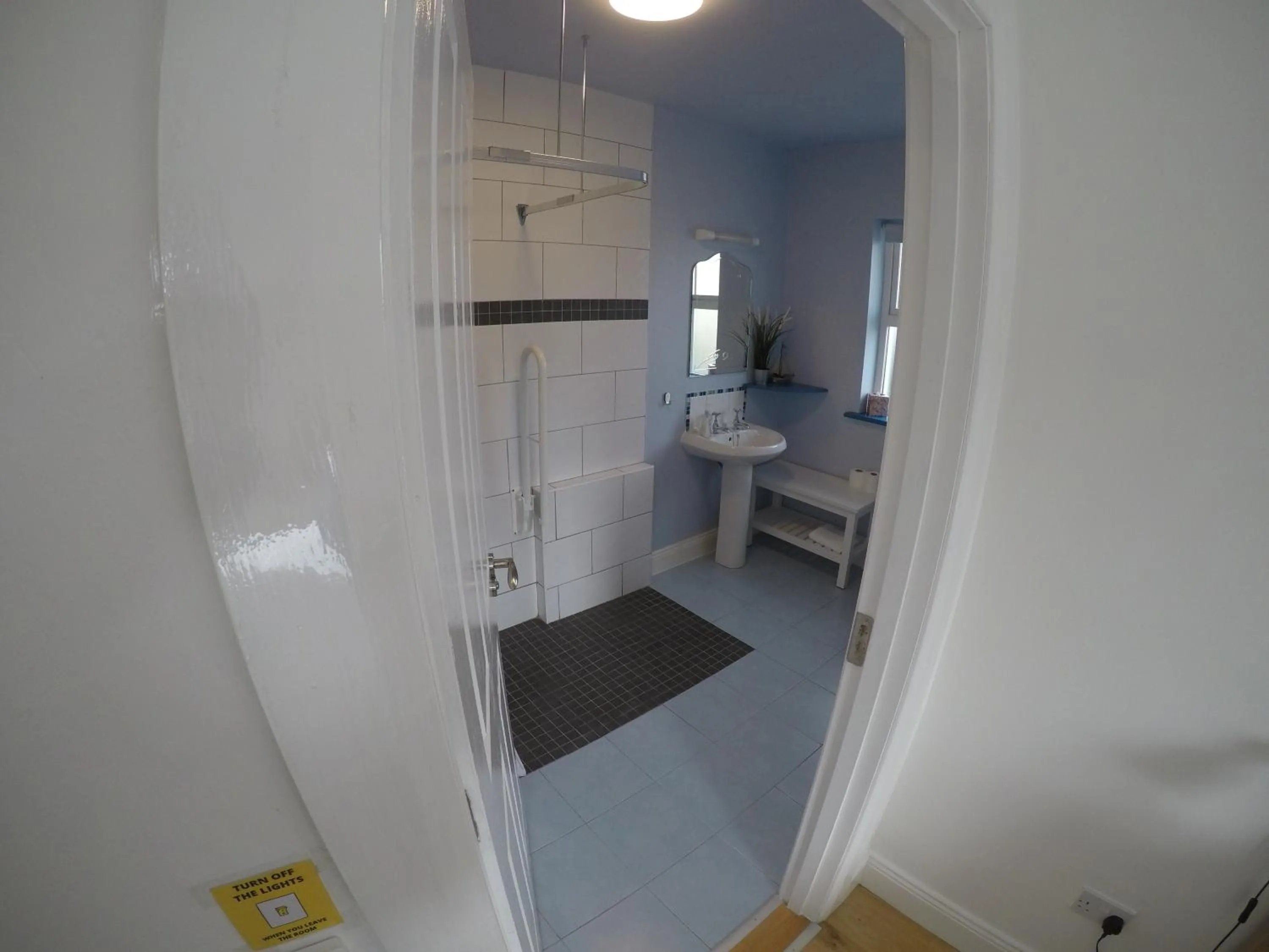 Bathroom in Seagull Cottage B&B