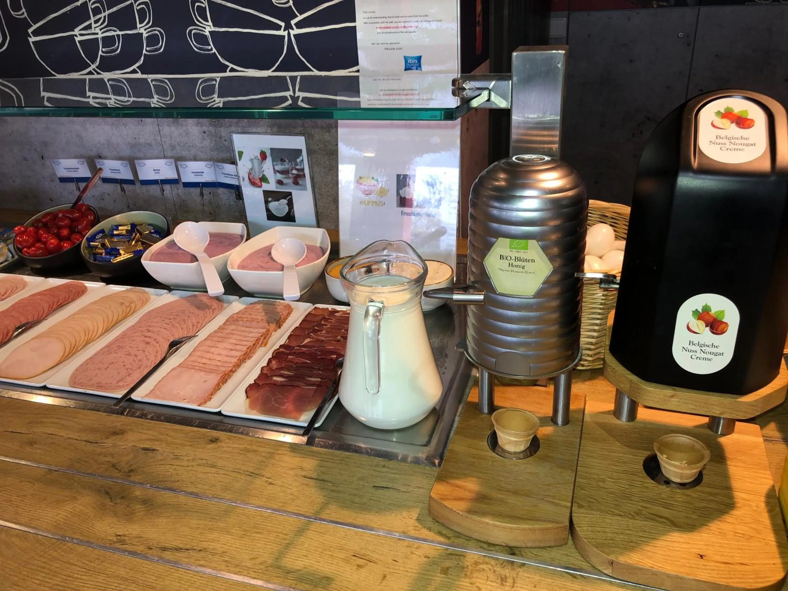 Food and drinks in ibis budget Muenchen Putzbrunn