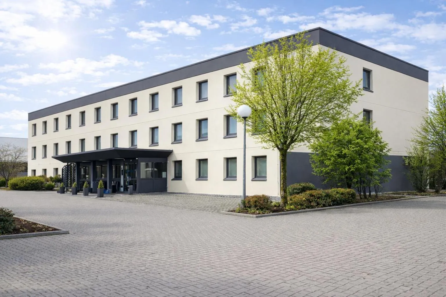 Property building in ibis budget Muenchen Putzbrunn