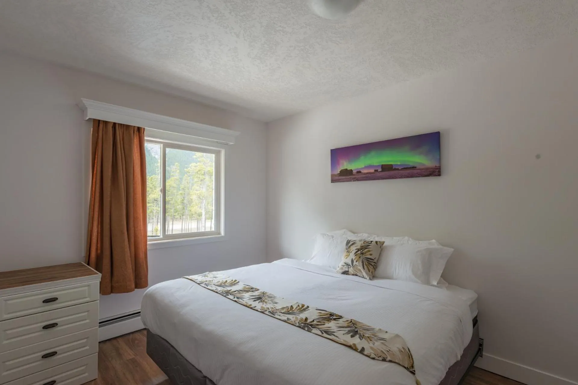 Living room, Bed in David Thompson Resort