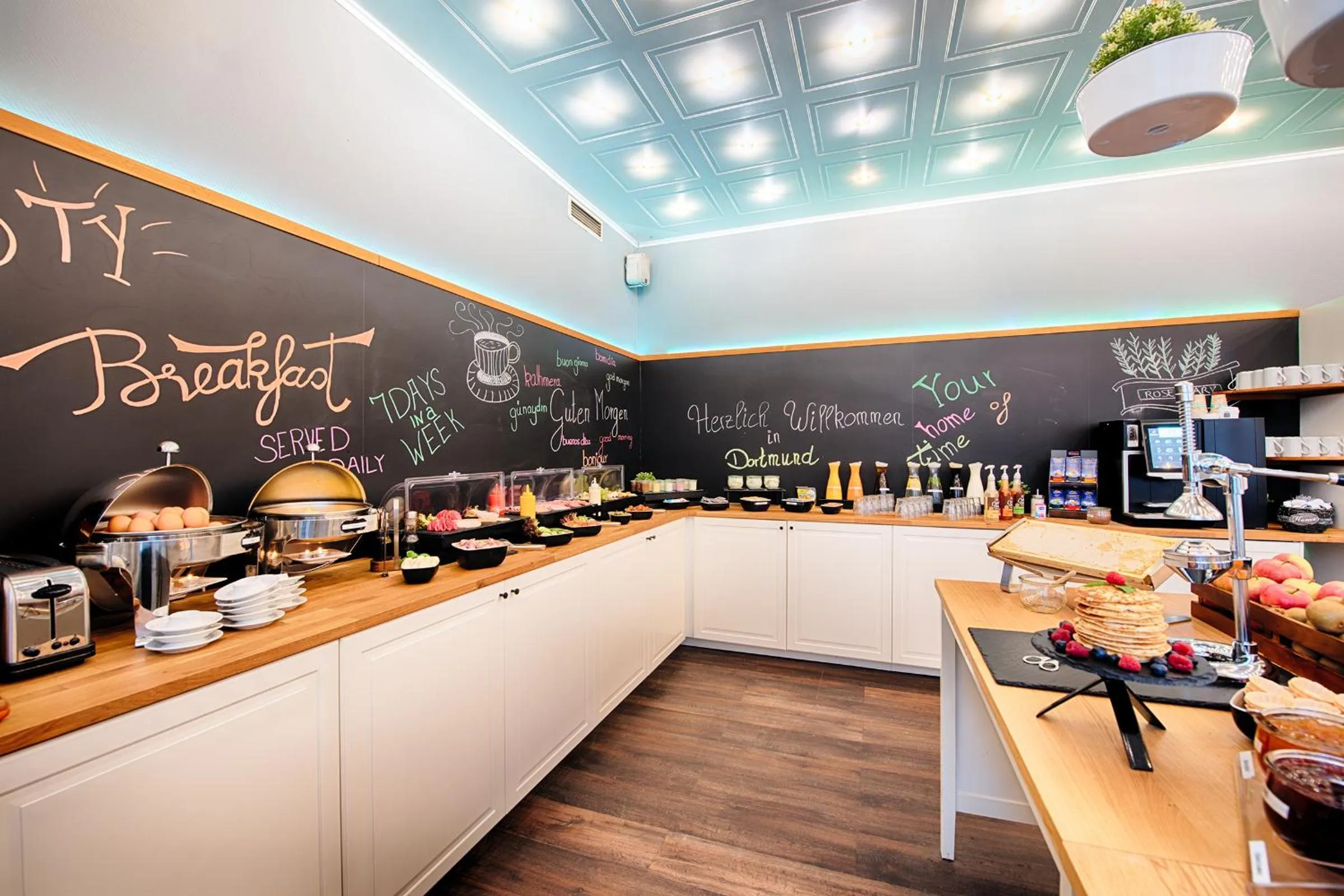 Food and drinks in Home Hotel