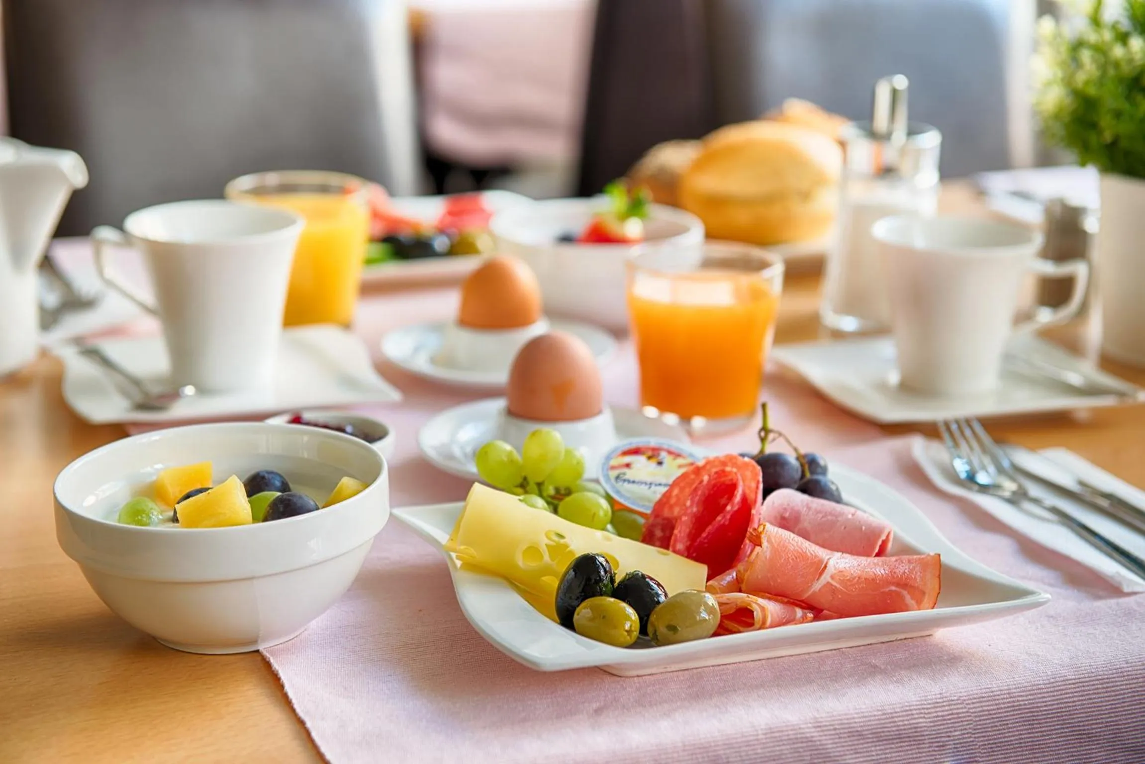 Food and drinks in Home Hotel