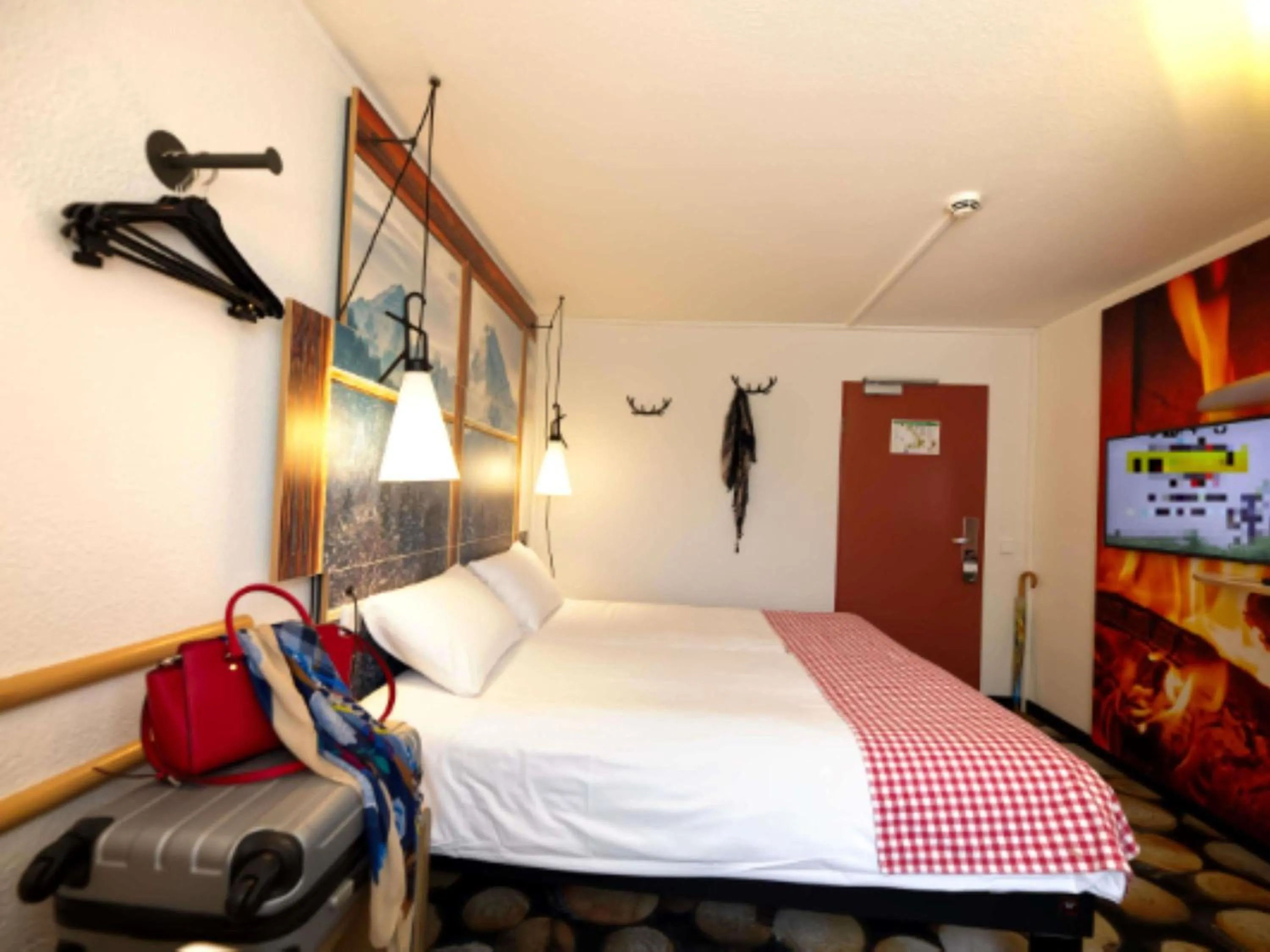 Bedroom, Bed in ibis Köln Centrum