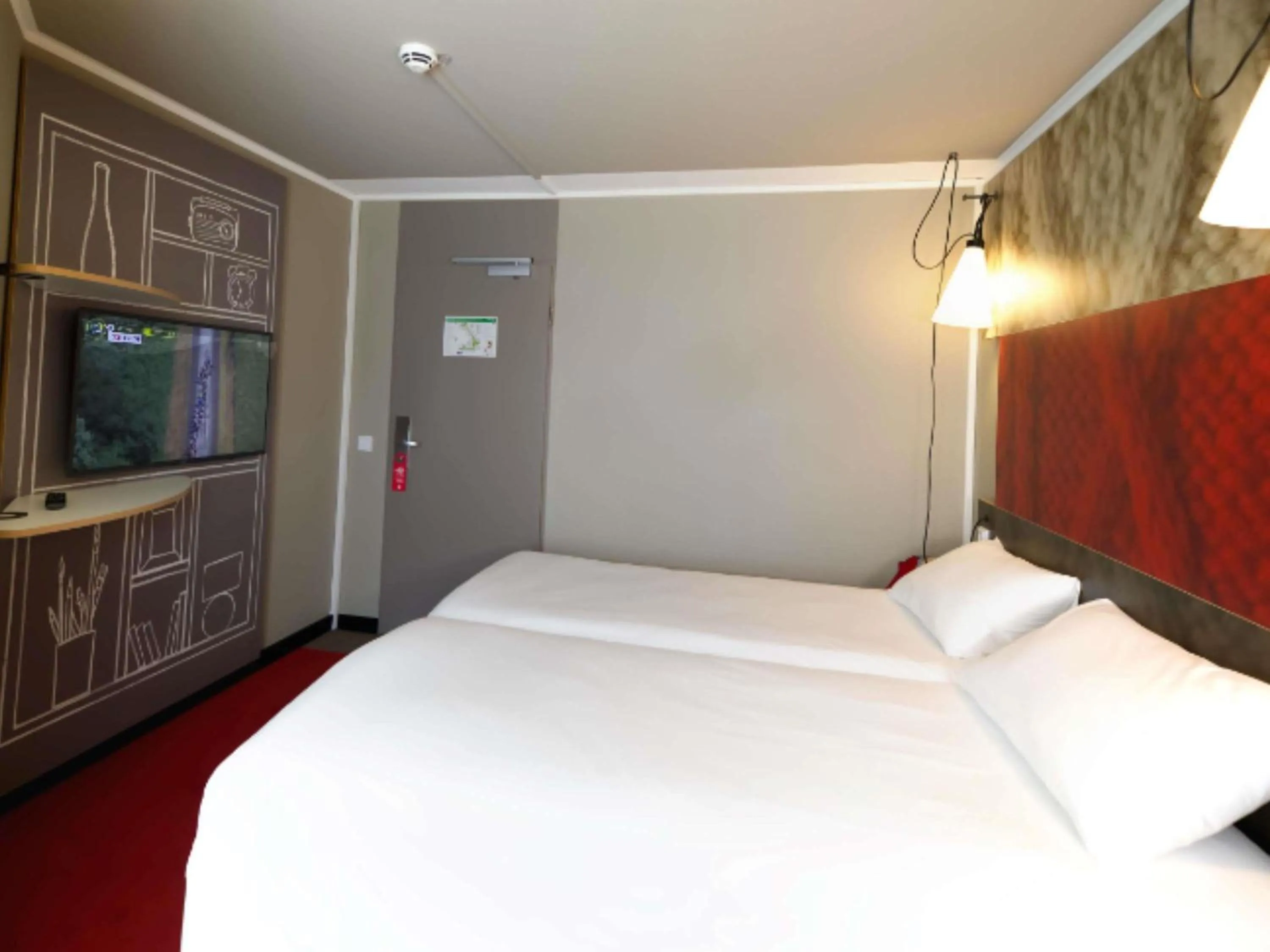 Bedroom, Bed in ibis Köln Centrum