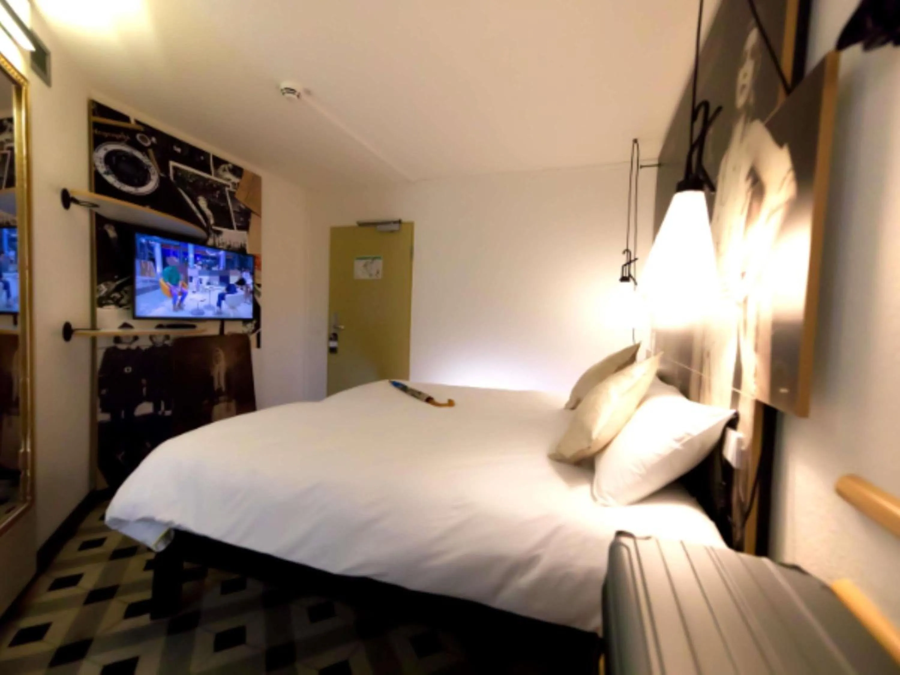 Bedroom, Bed in ibis Köln Centrum