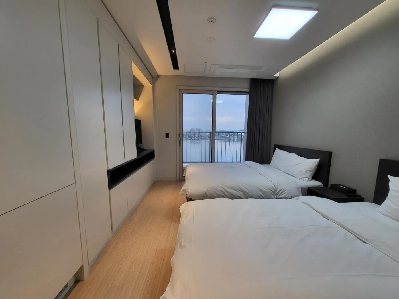 Bed in World State Hotel Sokcho