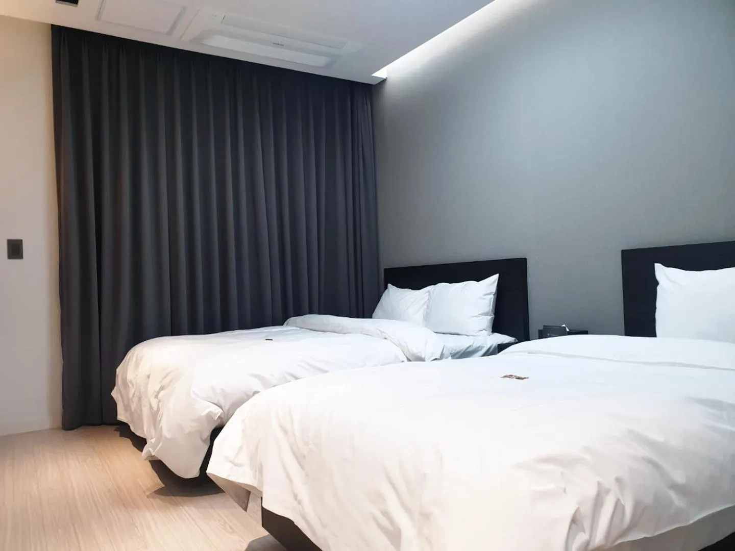 Bed in World State Hotel Sokcho