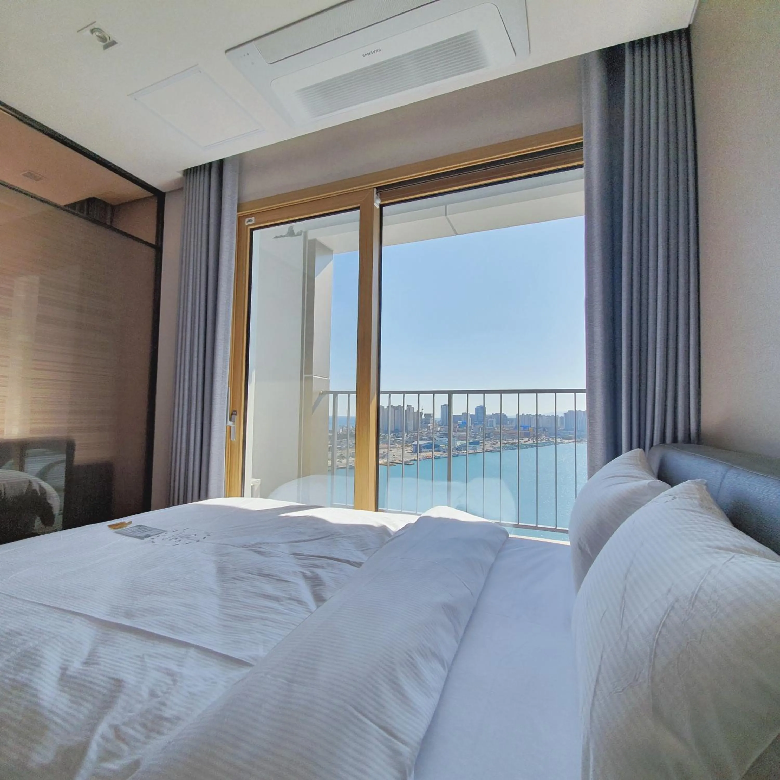 Bed in World State Hotel Sokcho