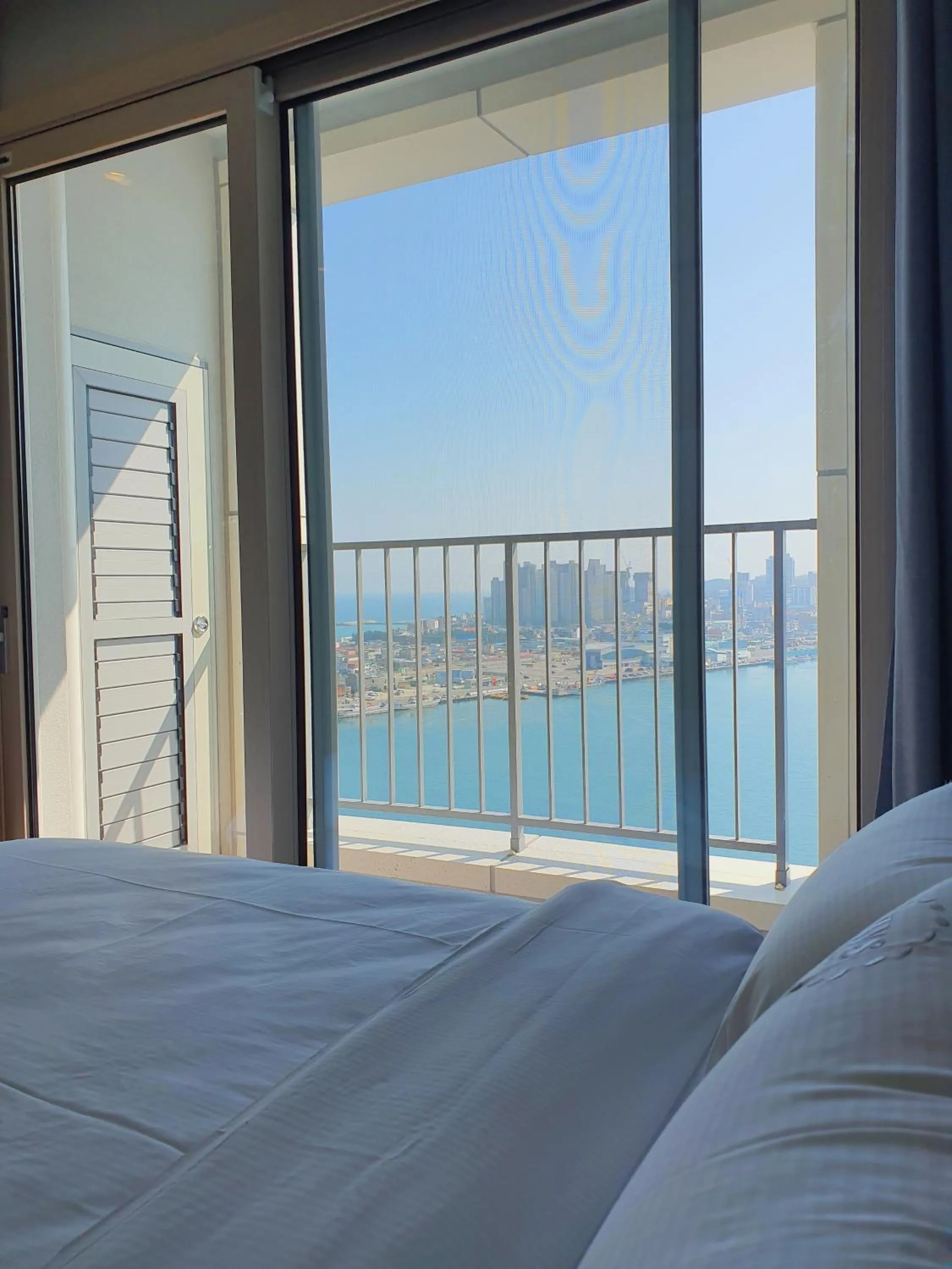 Bed in World State Hotel Sokcho