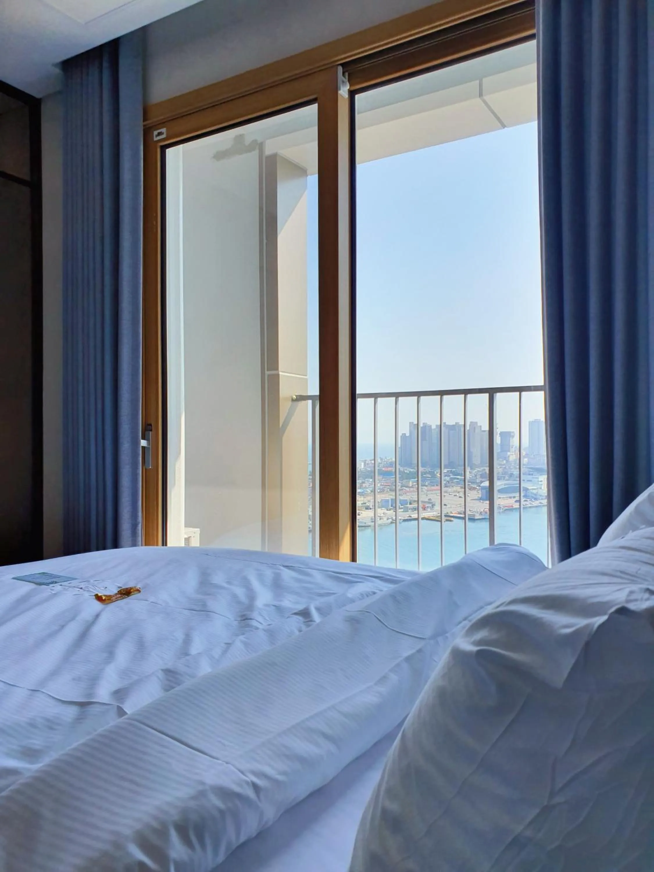 Bed in World State Hotel Sokcho