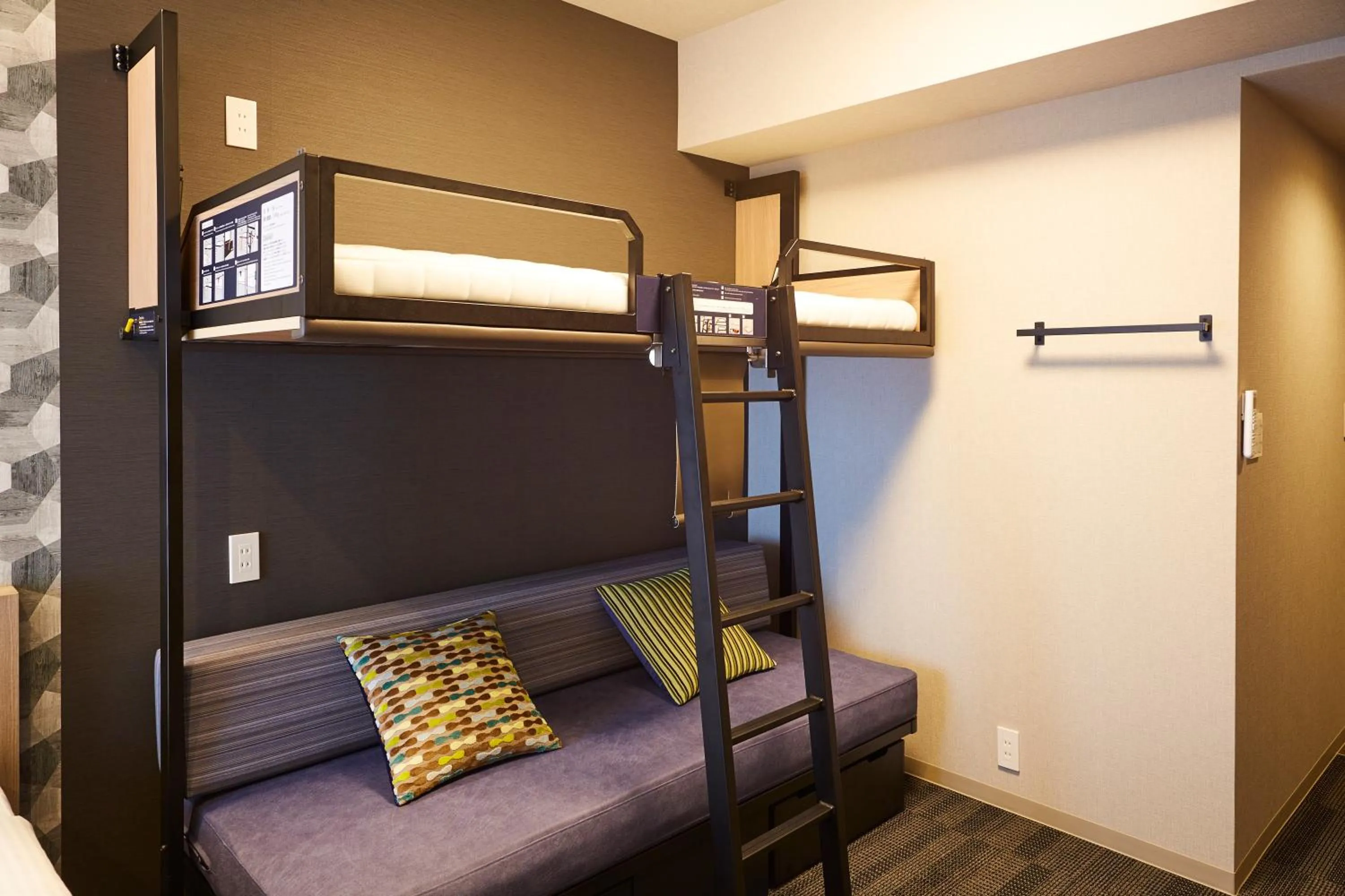 Bed in MONday Apart Ueno Shinokachimachi