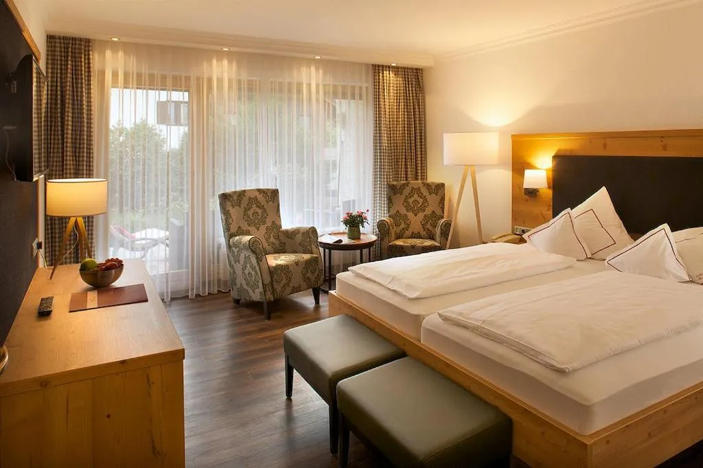 Day, Bed in Hotel Menning ***S