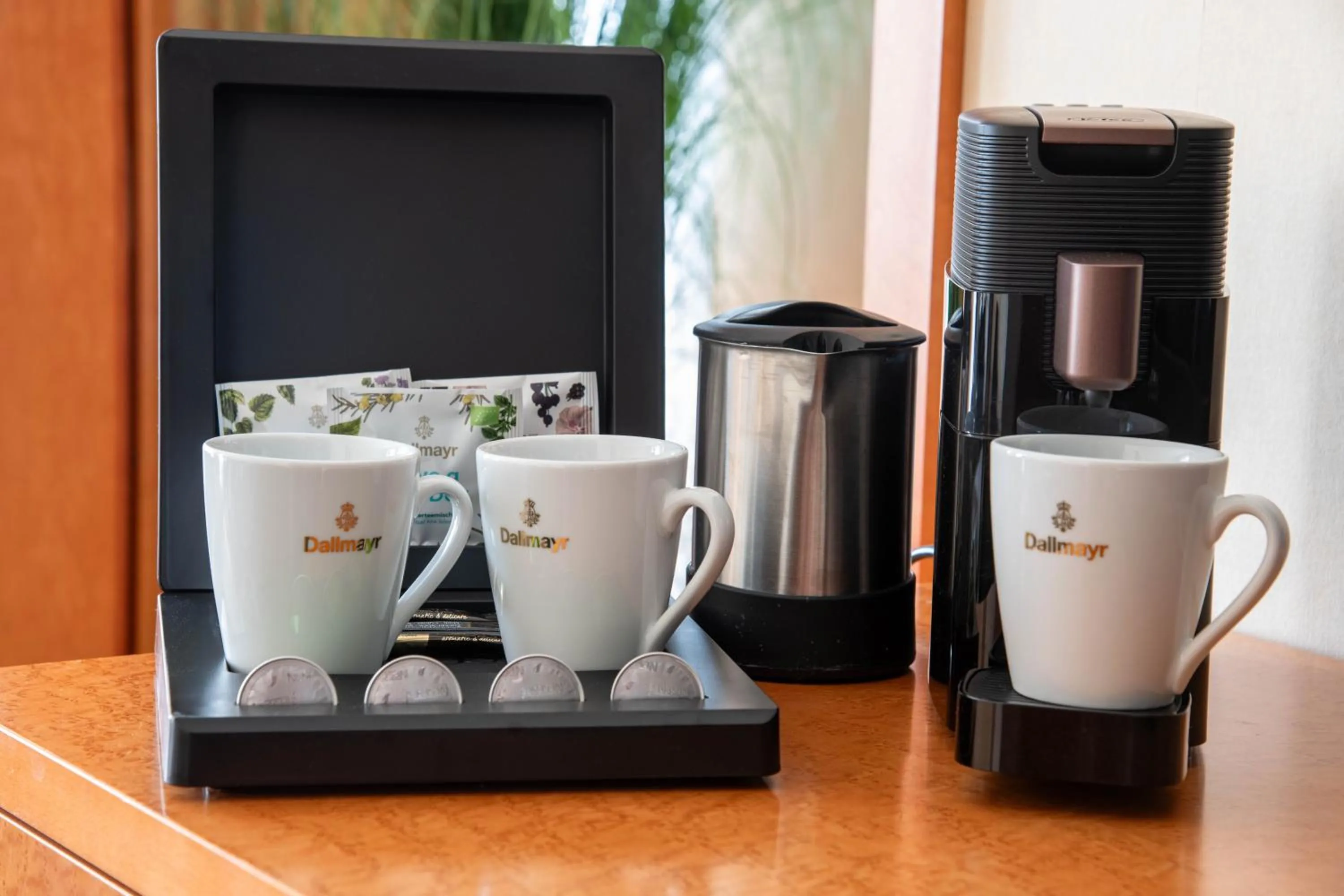 Coffee/tea facilities in Best Western Premier Airporthotel Berlin