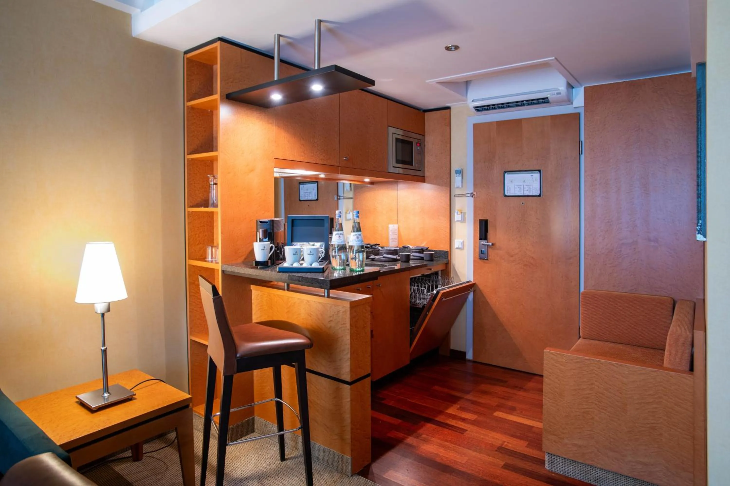 Coffee/tea facilities in Best Western Premier Airporthotel Berlin