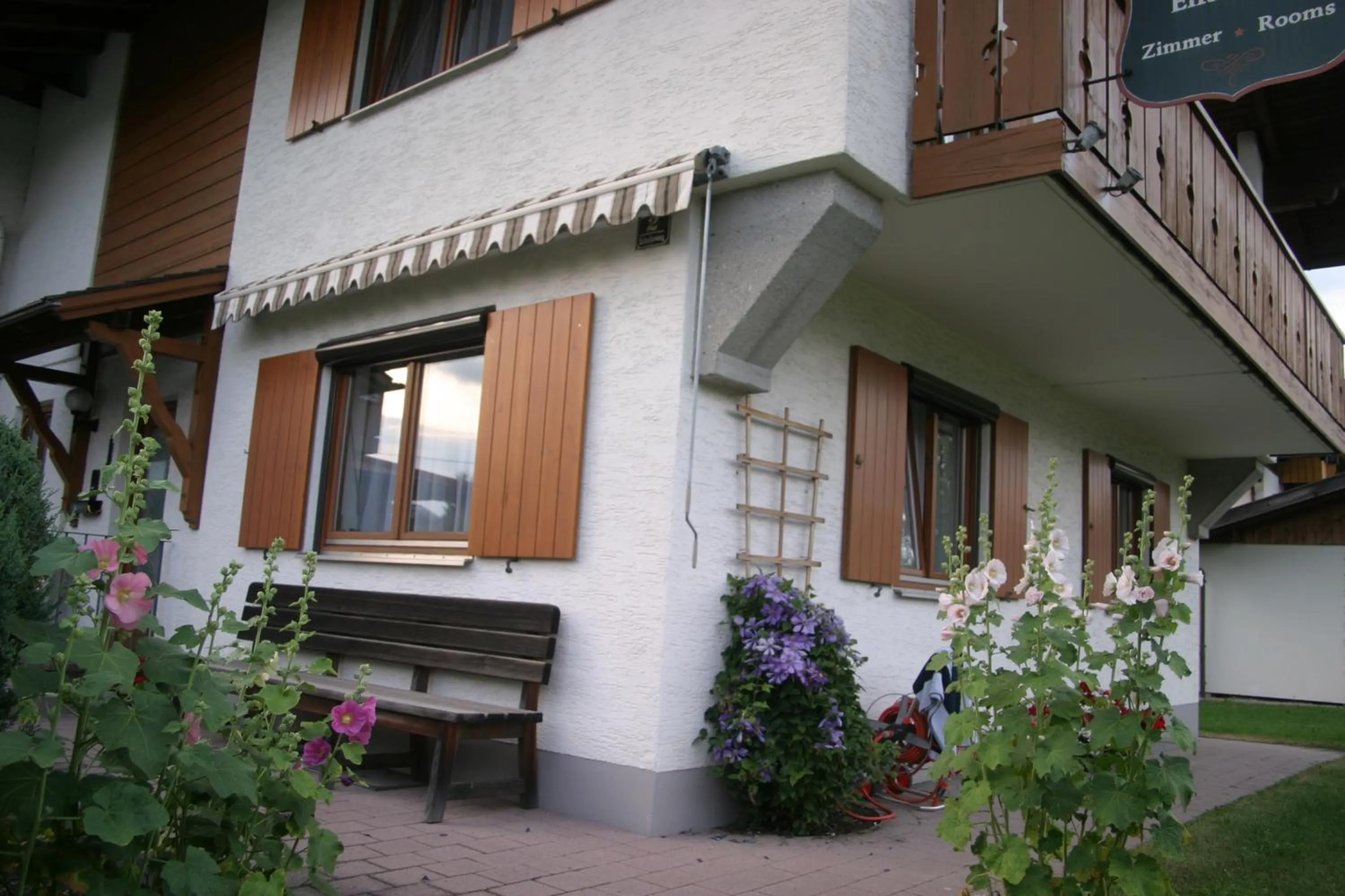 Facade/entrance in Gästehaus Elisabeth