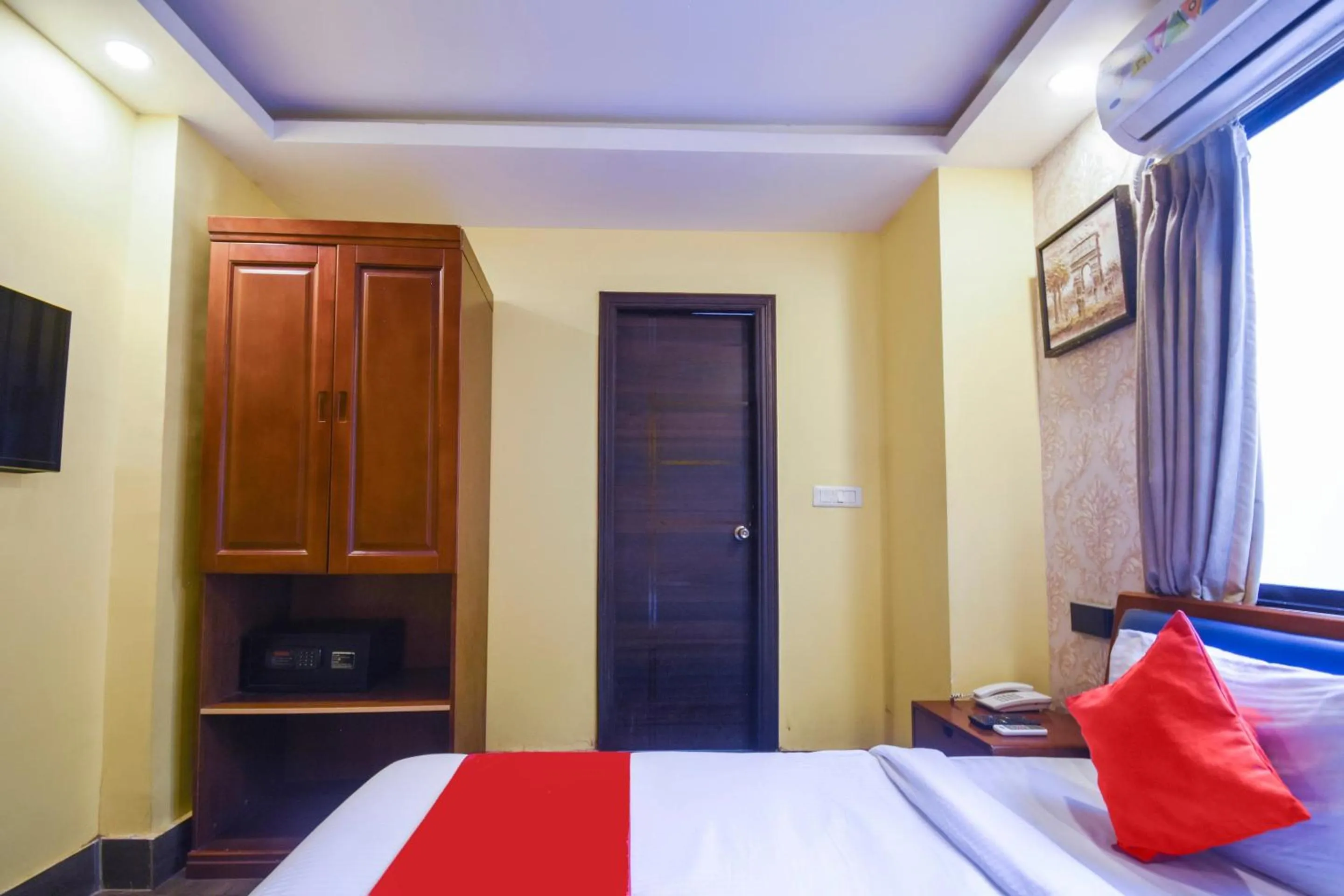 Bedroom, Bed in Kiaan Inn