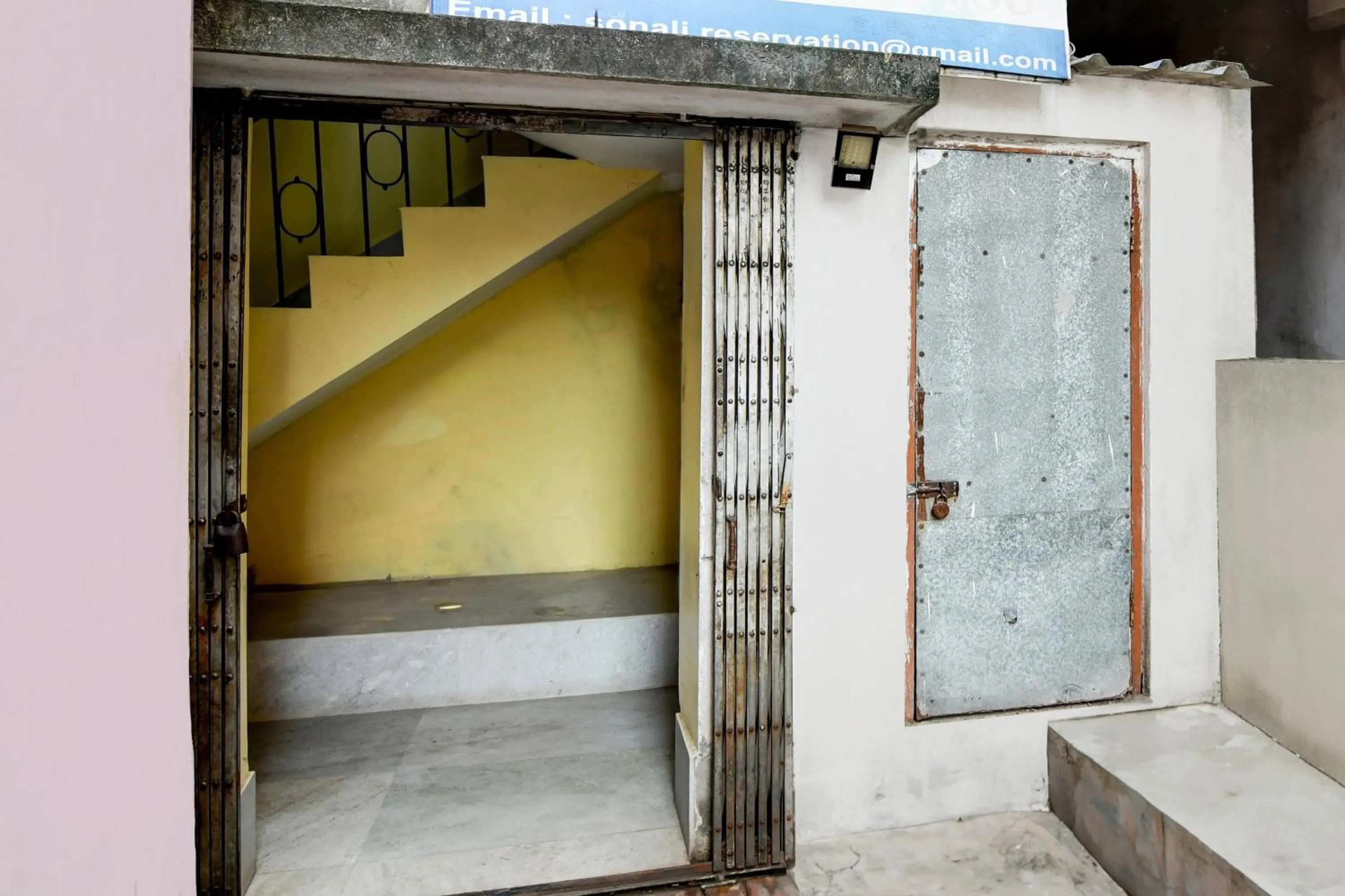 Facade/entrance in Hotel O Sonali Guest house