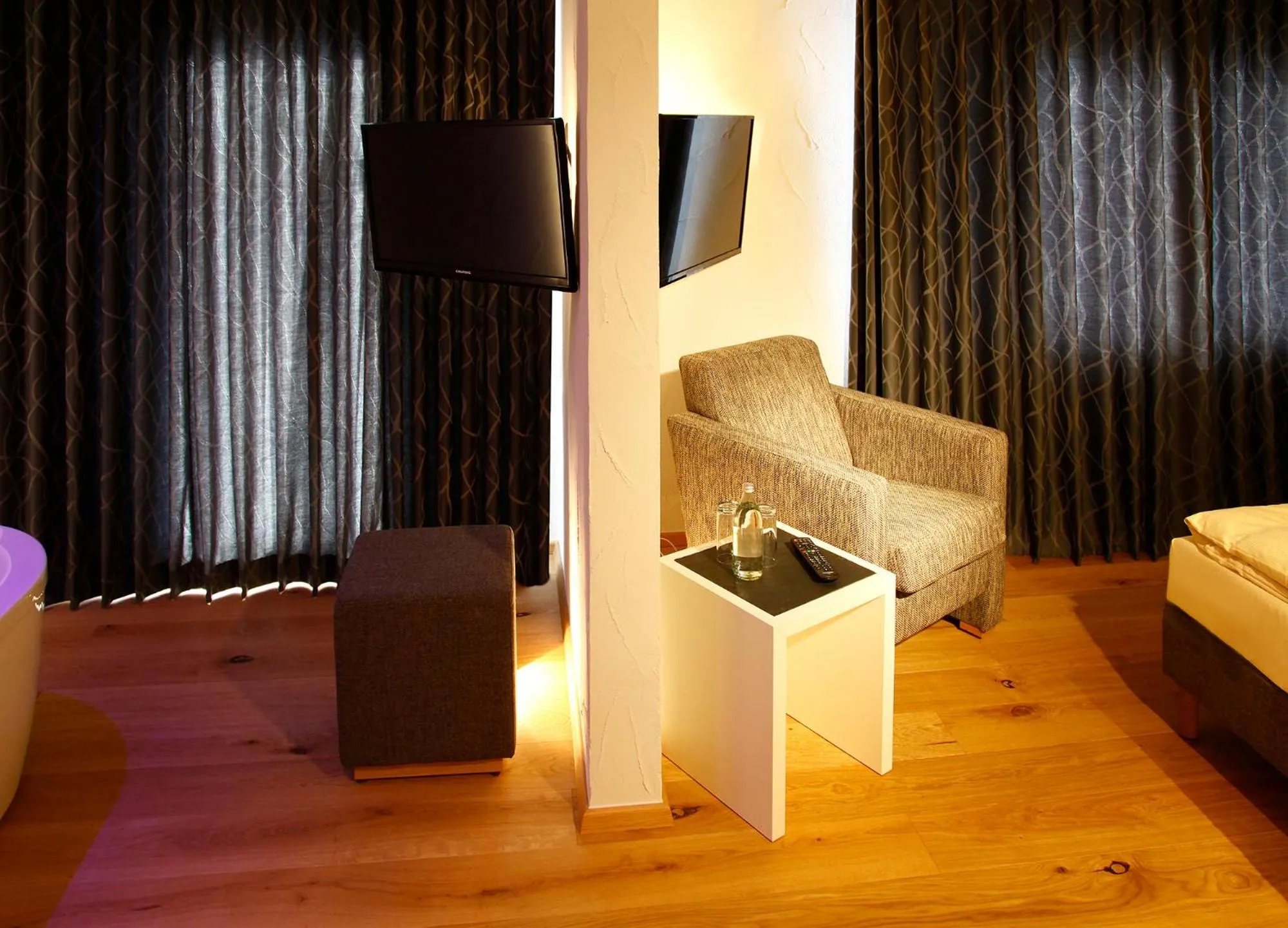 Communal lounge/ TV room in Flair Hotel Nieder