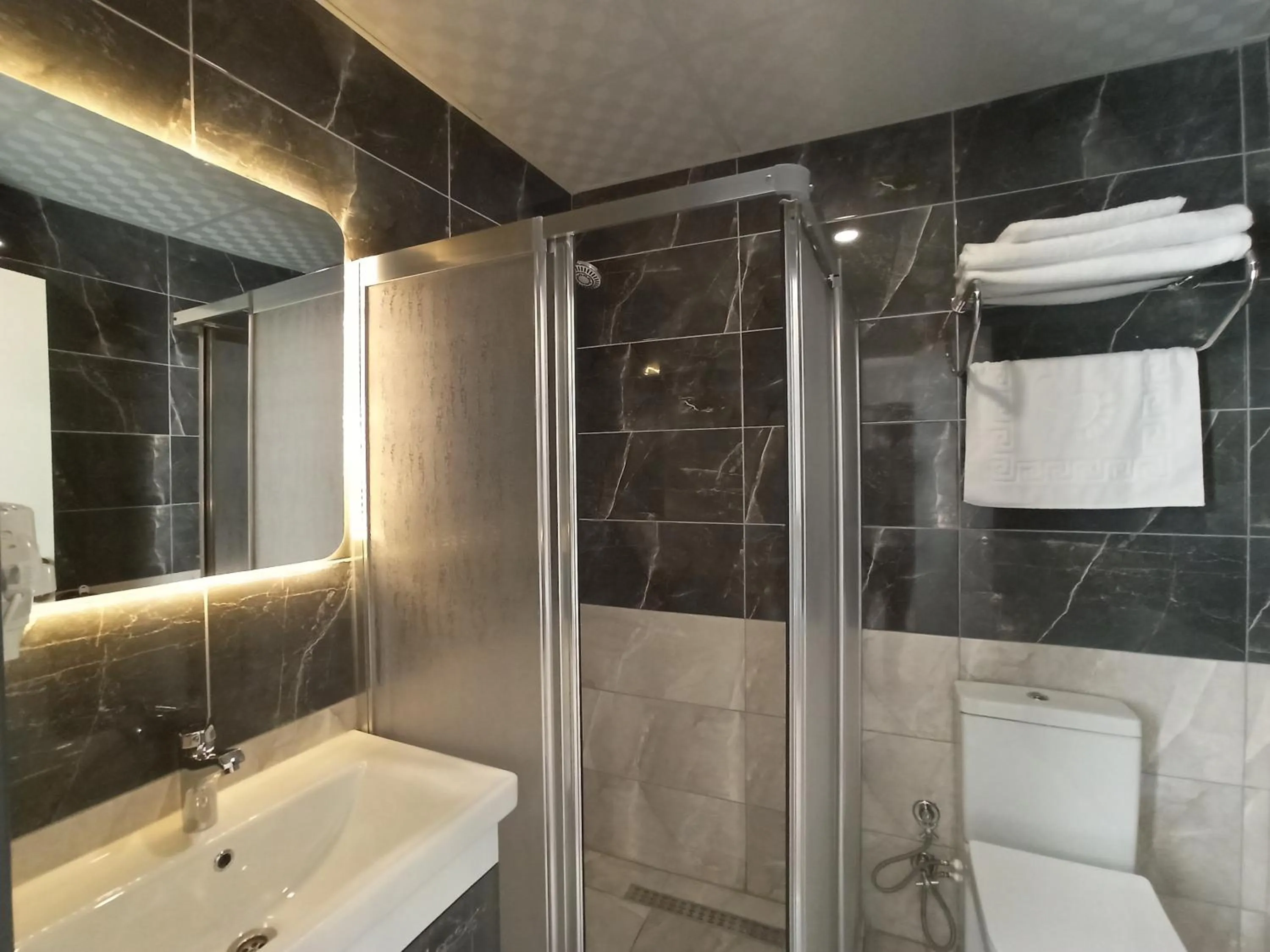 Shower in Avcılar Garden Hotel