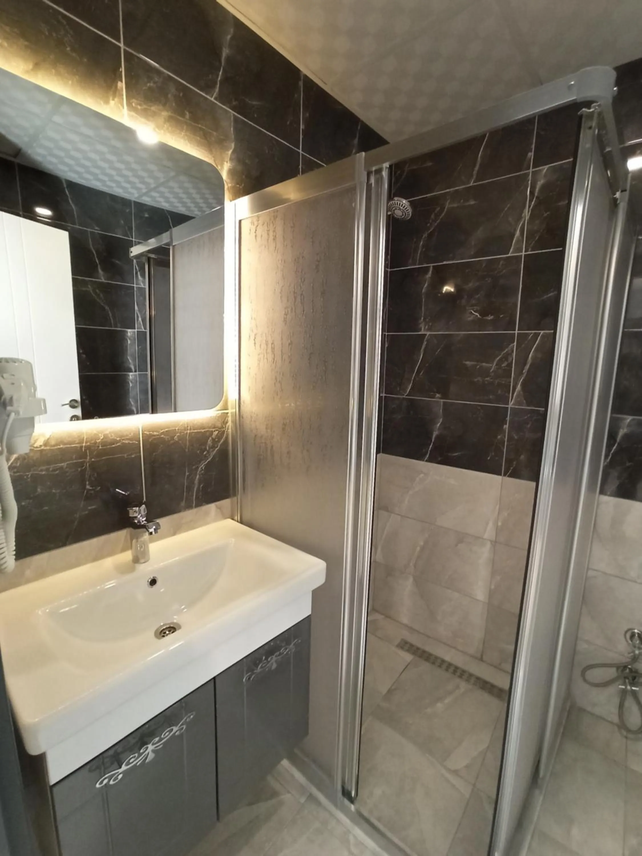 Shower in Avcılar Garden Hotel