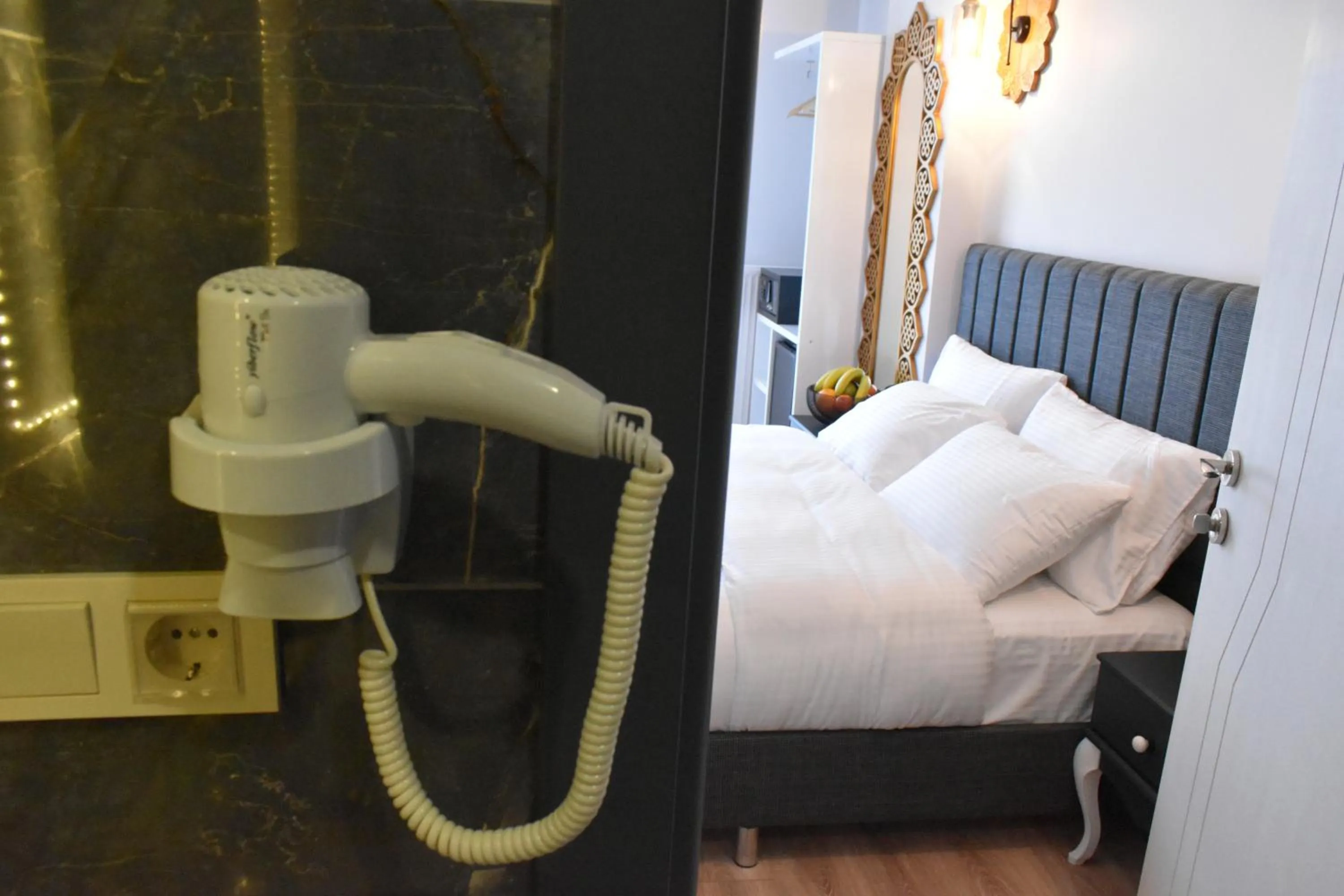 Bathroom, Bed in Avcılar Garden Hotel