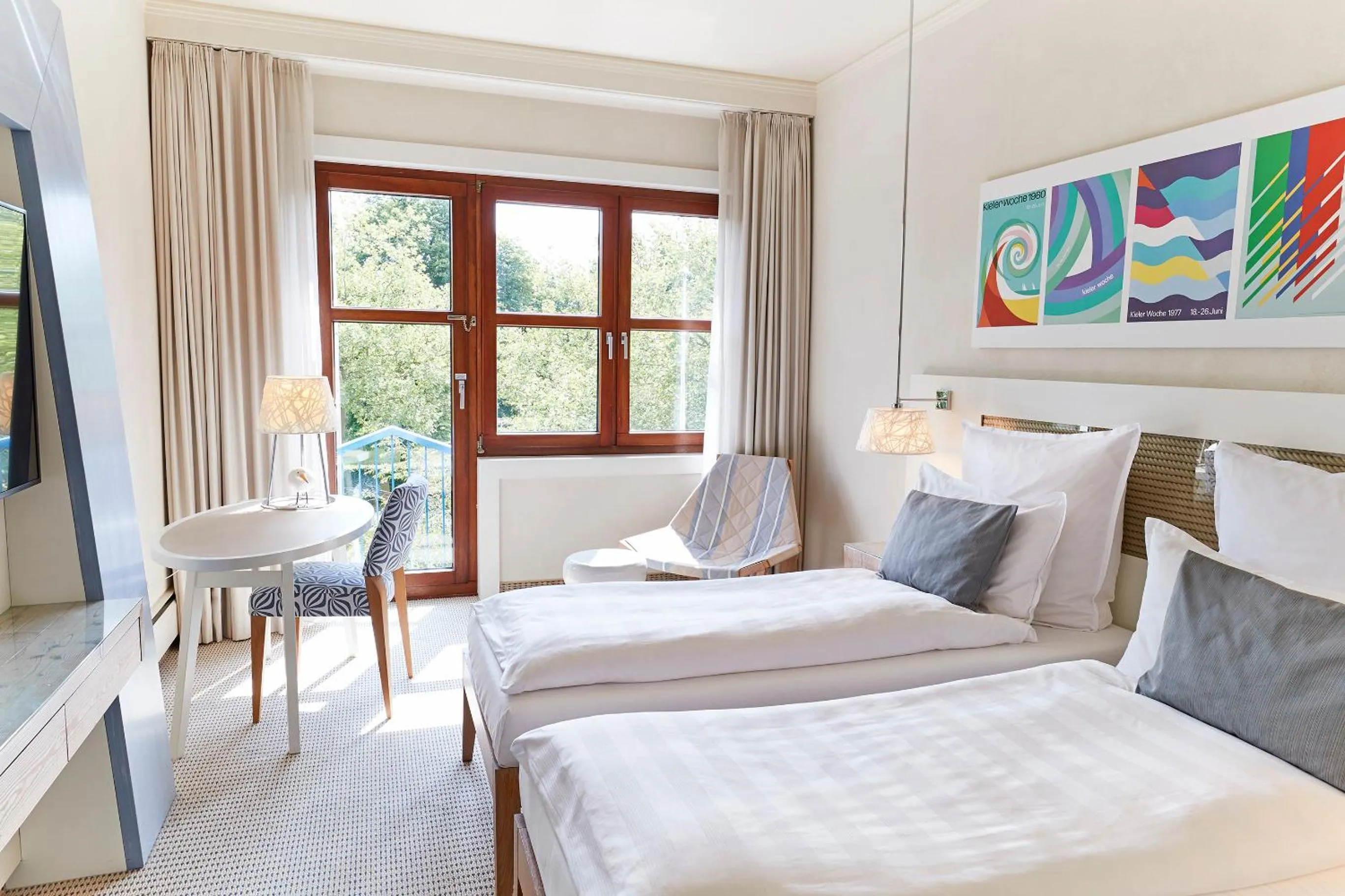 Photo of the whole room, Bed in Steigenberger Hotel Conti Hansa Kiel