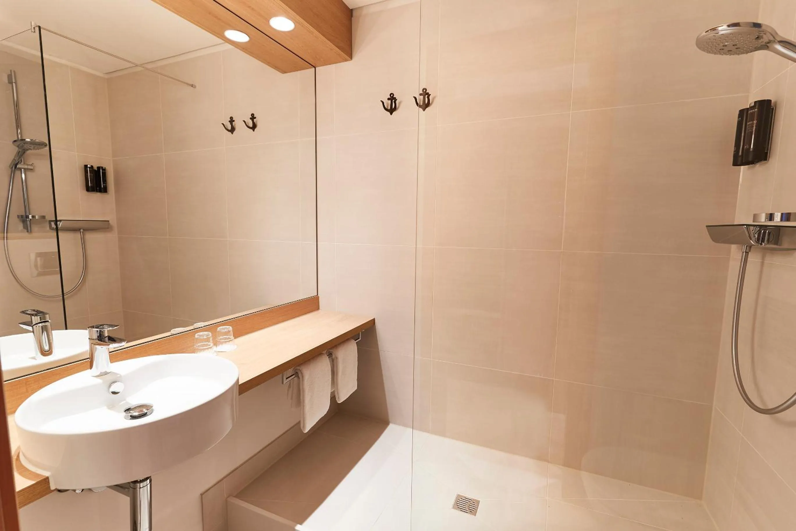 Shower in Steigenberger Hotel Conti Hansa Kiel