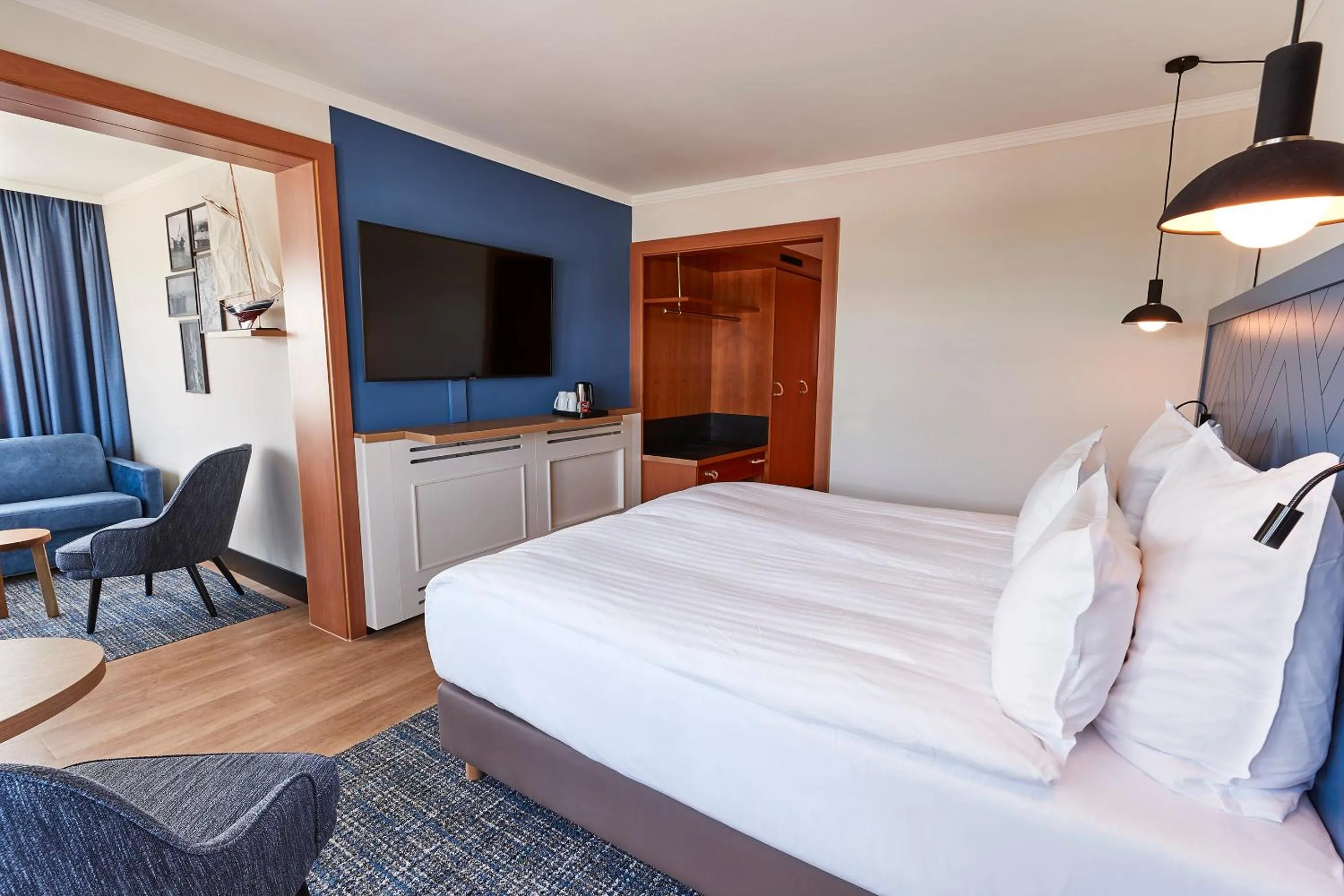 TV and multimedia, Bed in Steigenberger Hotel Conti Hansa Kiel