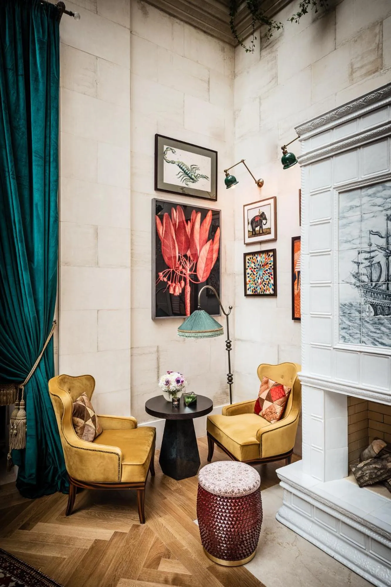 Lounge or bar in The Merchant Baku