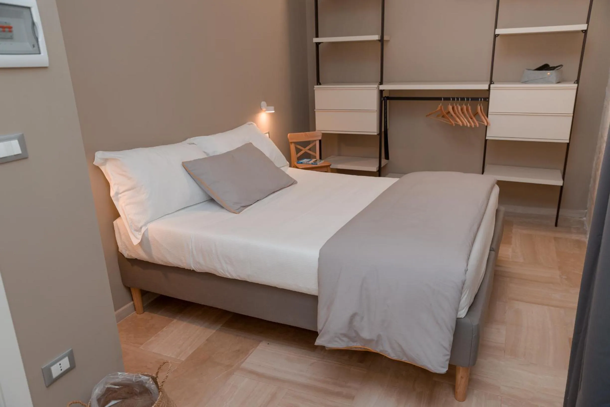 Photo of the whole room, Bed in Litium 3