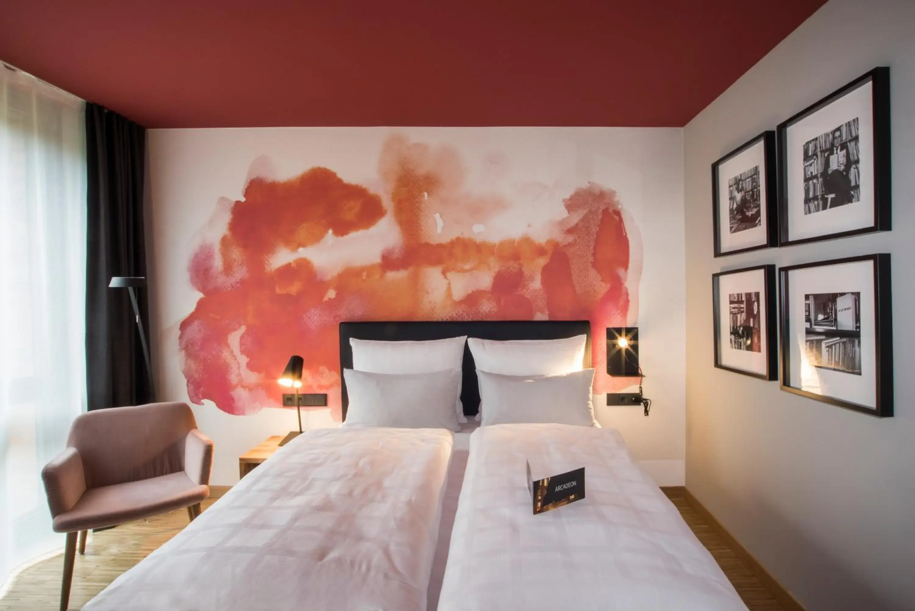 Queen Room - Disability Access in Arcadeon Queen Room - Disability Access in Arcadeon