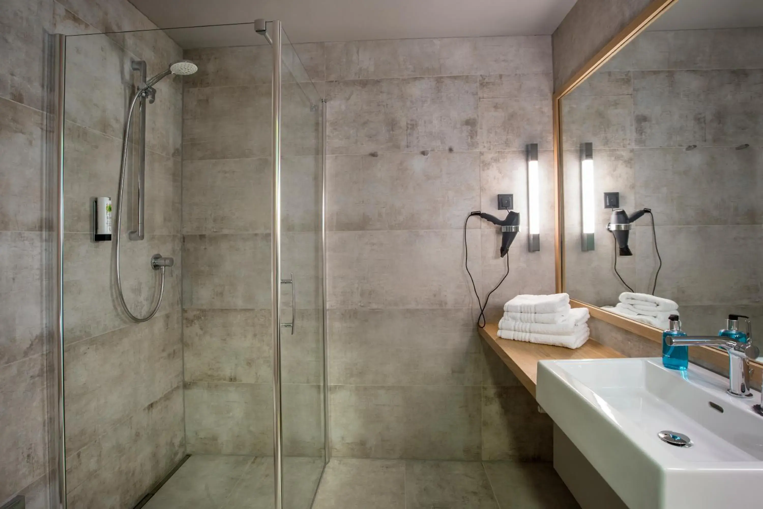 Queen Room in Arcadeon Queen Room in Arcadeon