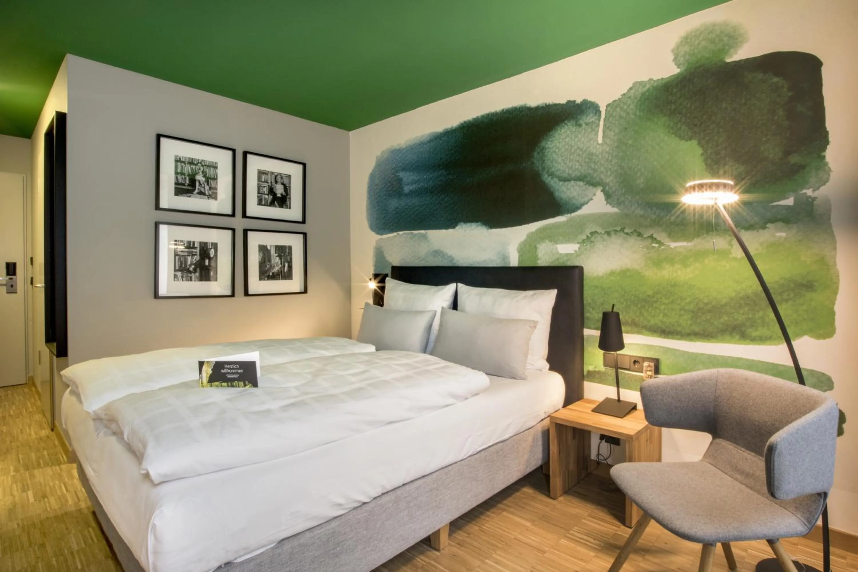 Photo of the whole room, Bed in Arcadeon