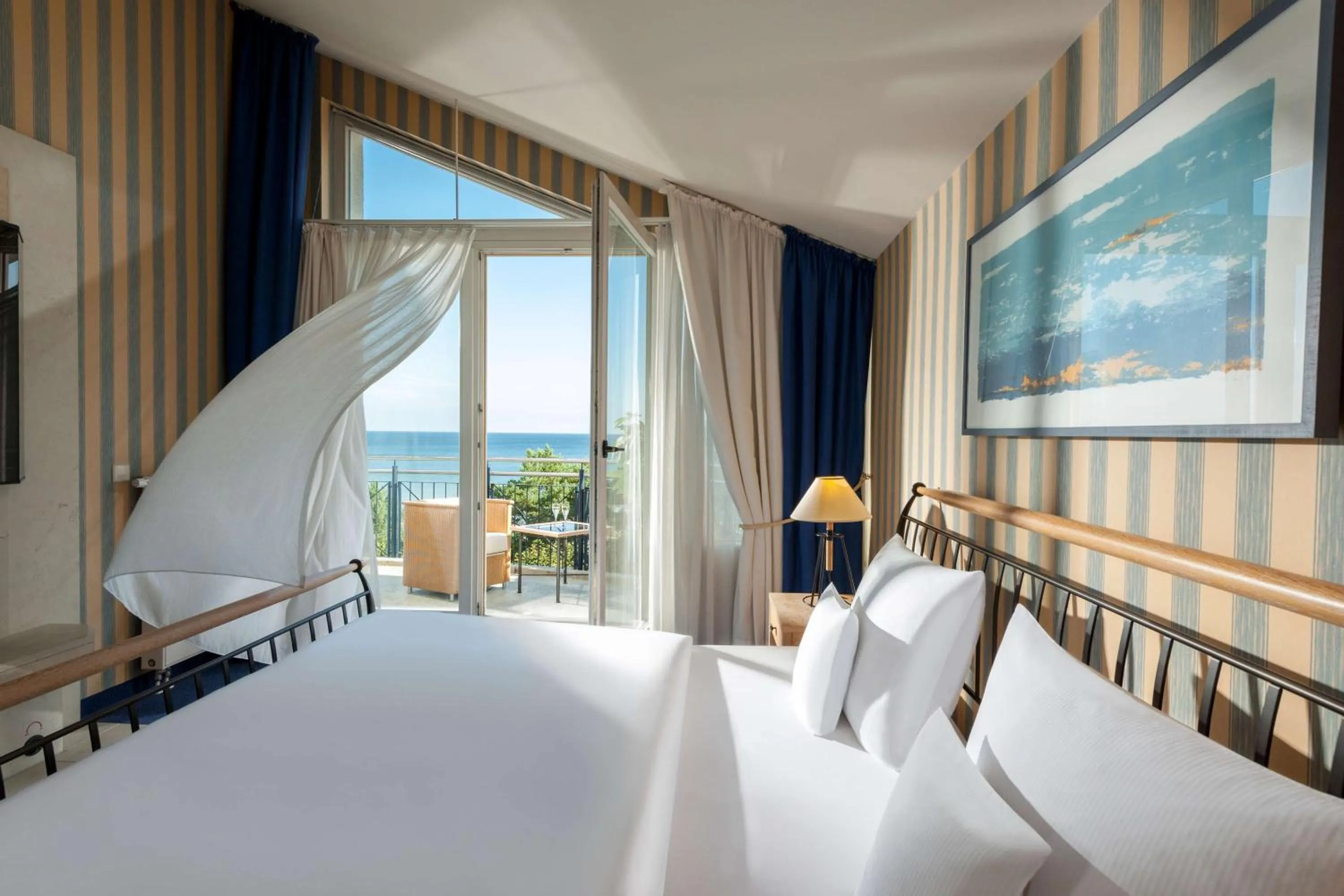 Photo of the whole room, Bed in Dorint Strandhotel Binz/Rügen