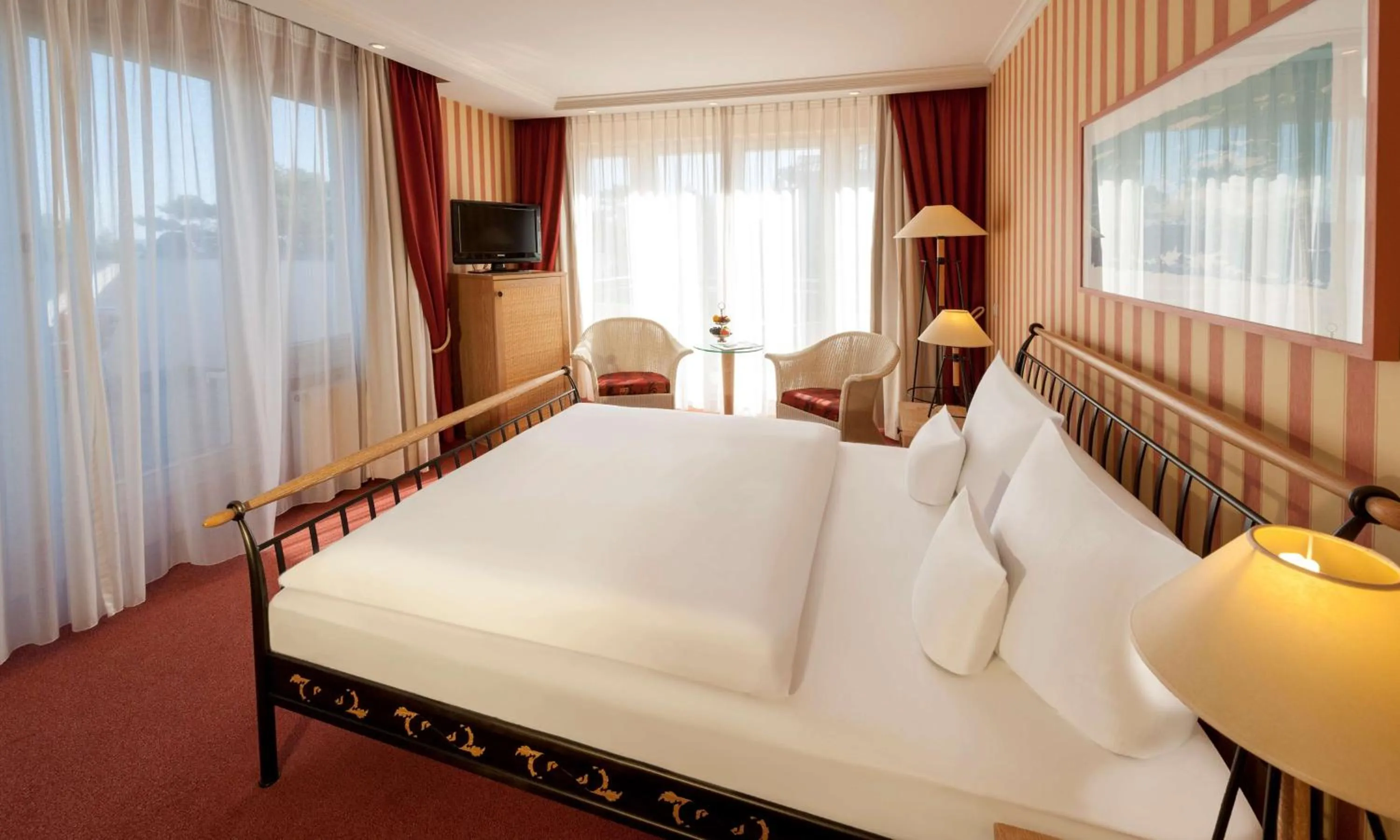 Photo of the whole room, Bed in Dorint Strandhotel Binz/Rügen