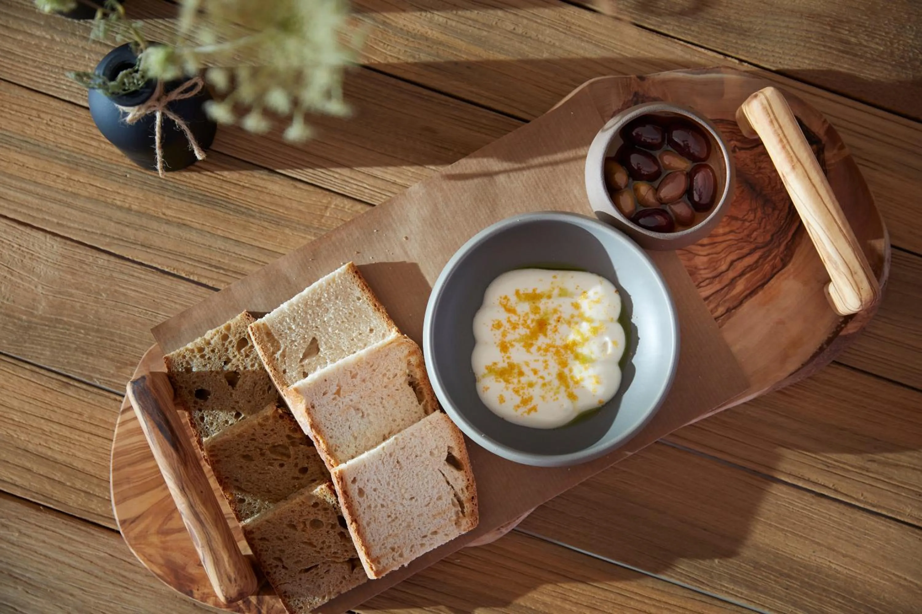 Food and drinks in Domes White Coast Milos, Adults Only