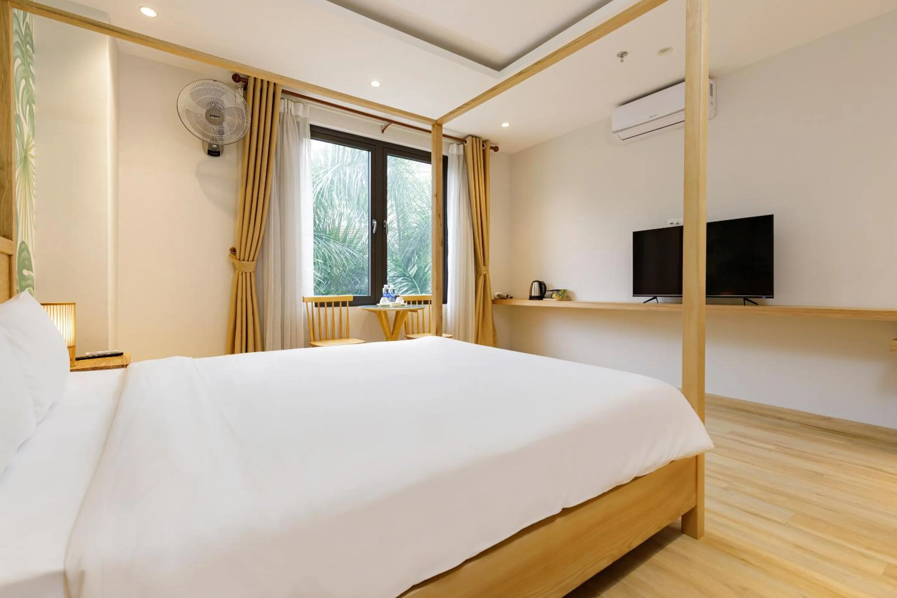 Bedroom, Bed in Super OYO Capital O 1169 Le Grand Hanoi Hotel - The Charm