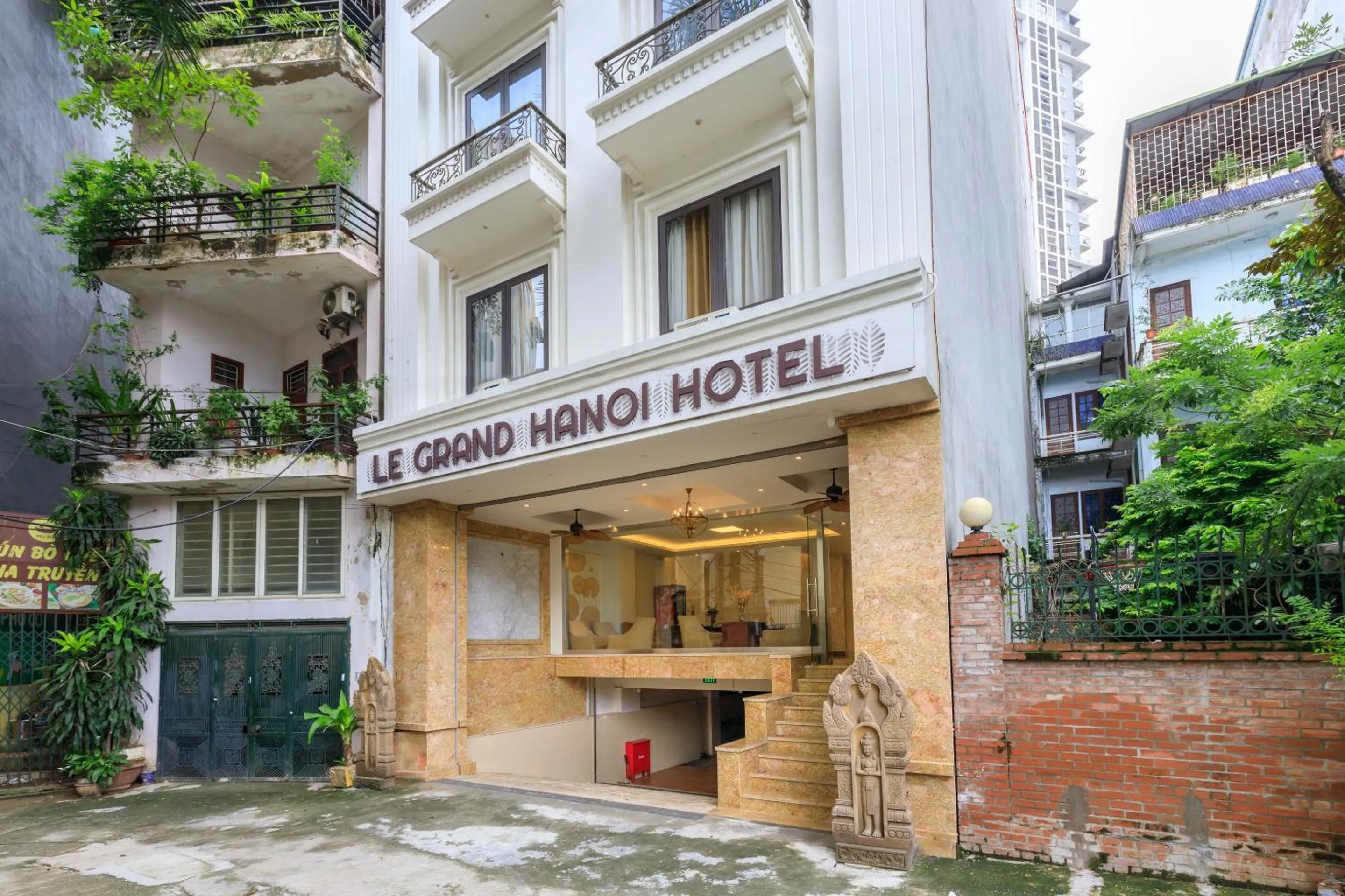 Facade/entrance in Super OYO Capital O 1169 Le Grand Hanoi Hotel - The Charm