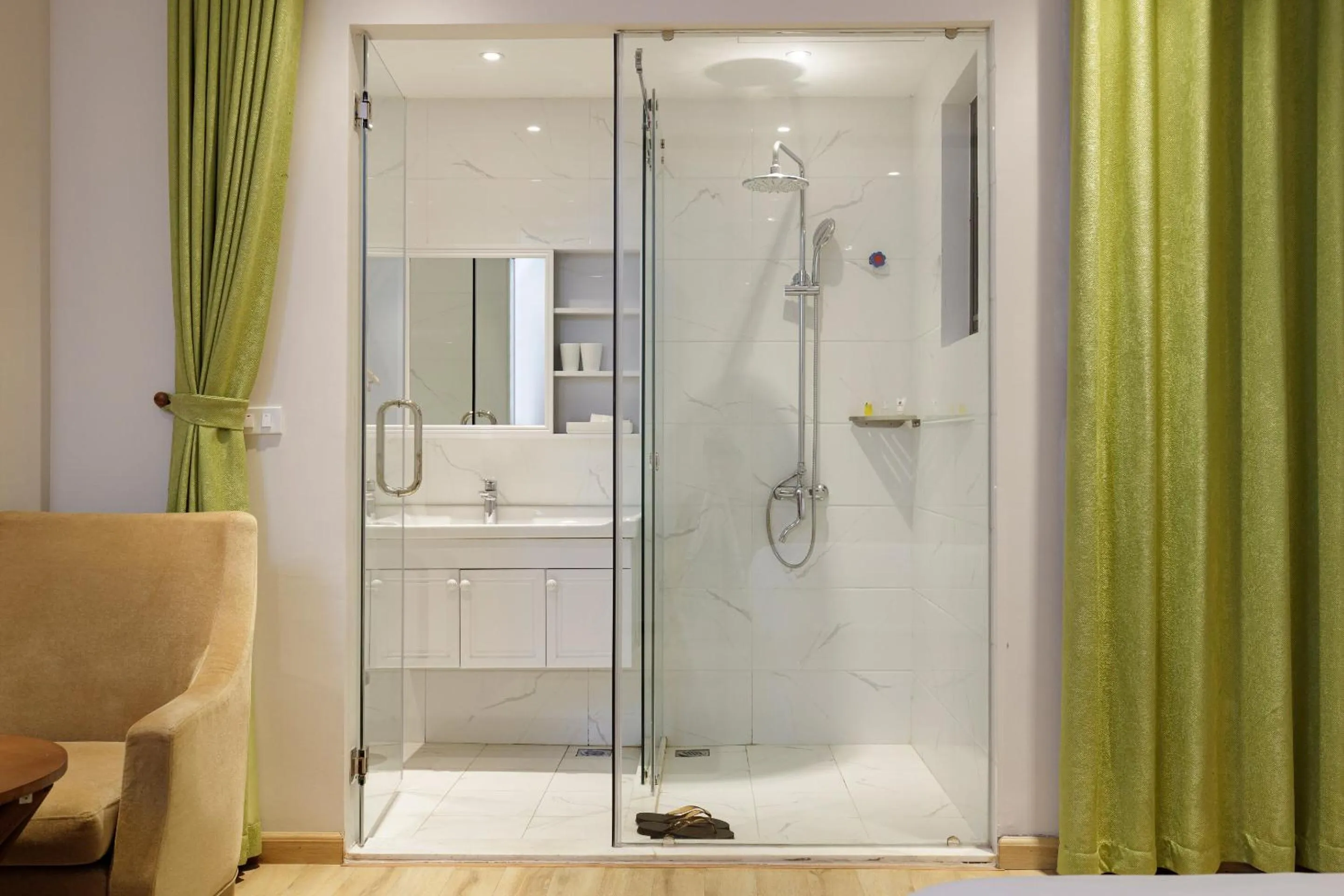 Bedroom in Super OYO Capital O 1169 Le Grand Hanoi Hotel - The Charm