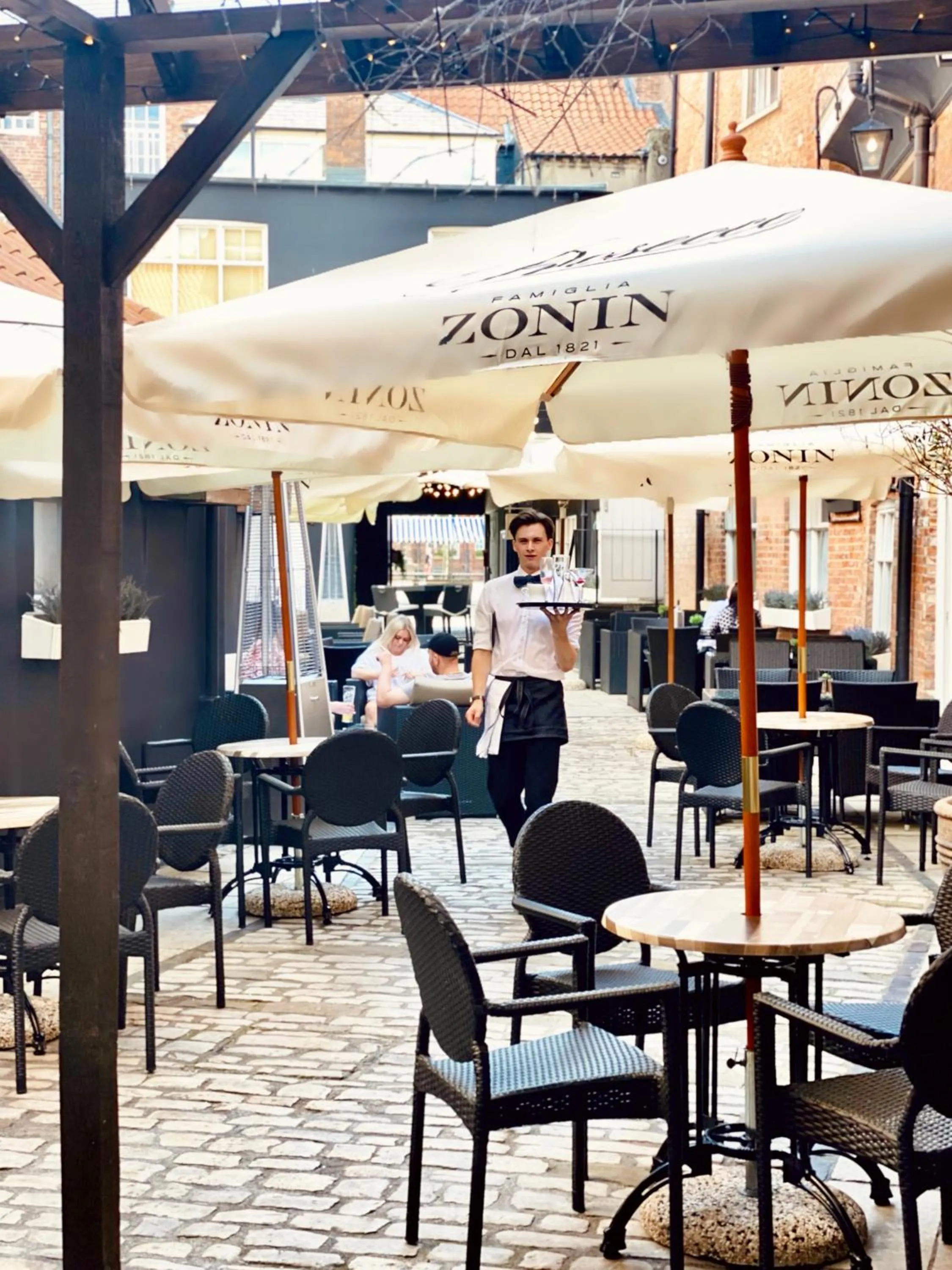 Restaurant/places to eat in The White Hart Rooms