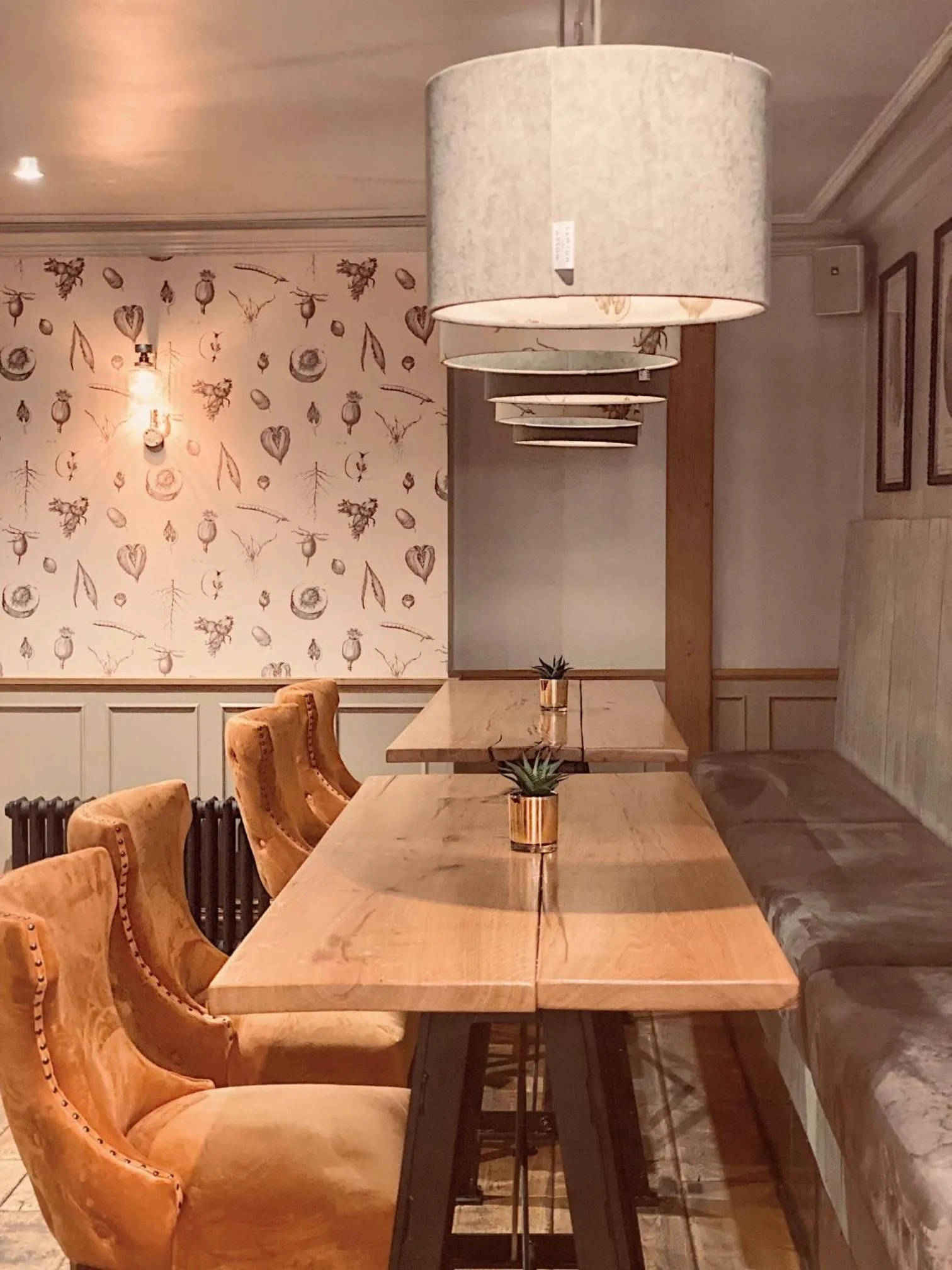 Restaurant/places to eat in The White Hart Rooms