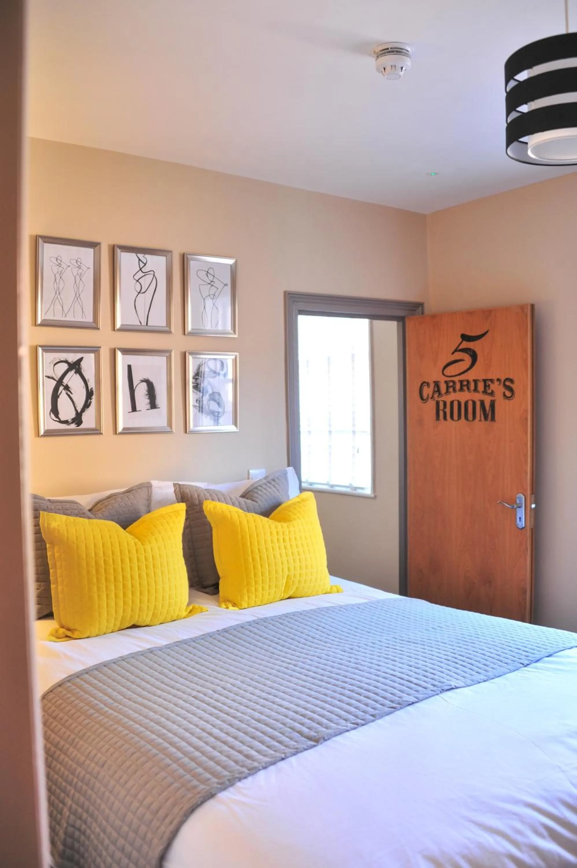 Bedroom, Bed in The White Hart Rooms