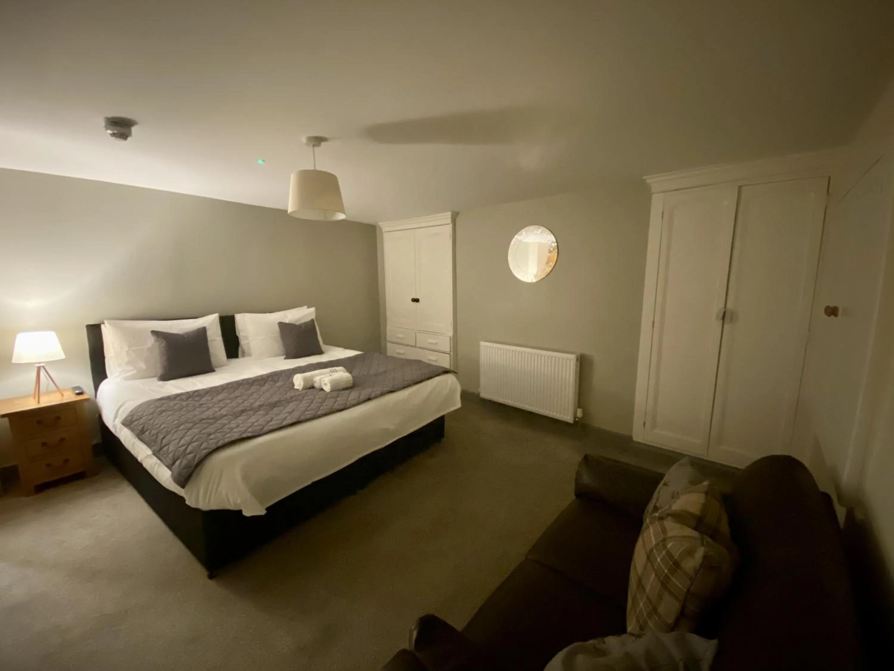 Photo of the whole room, Bed in The White Hart Rooms