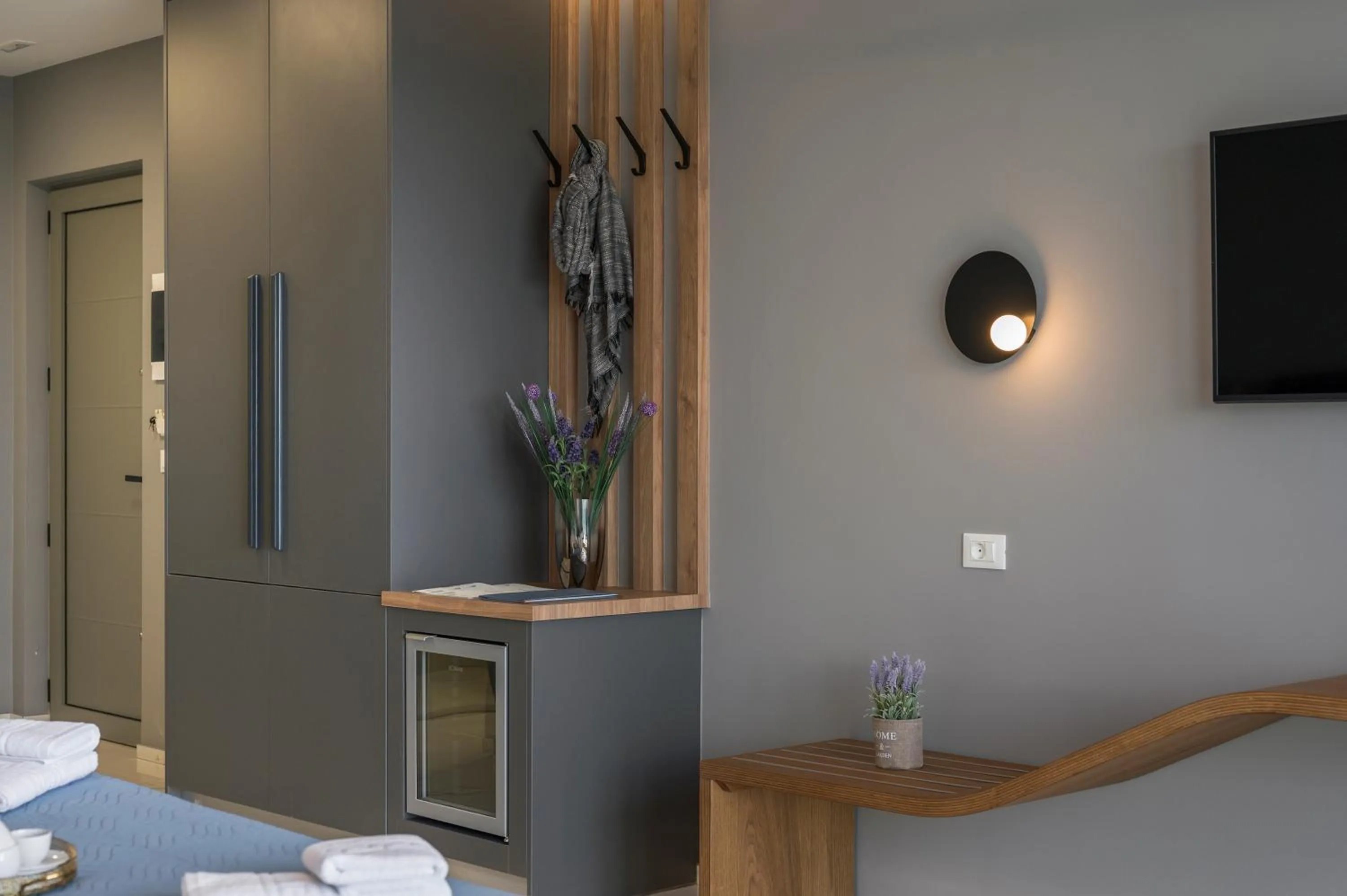 wardrobe, Bed in Blue Elephant Boutique Hotel & Spa - Adults Only