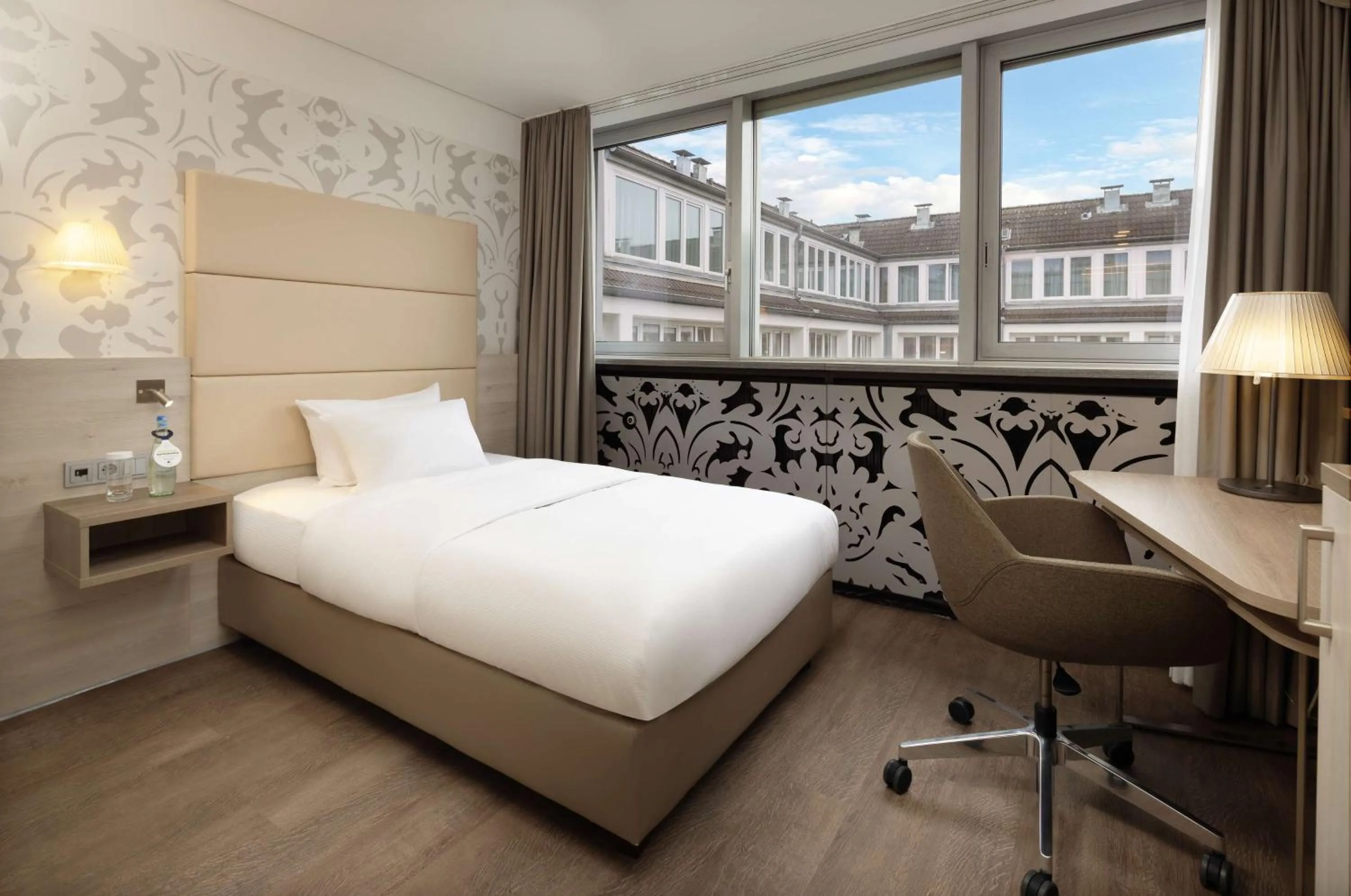 Single Room in DoubleTree by Hilton Hannover Schweizerhof