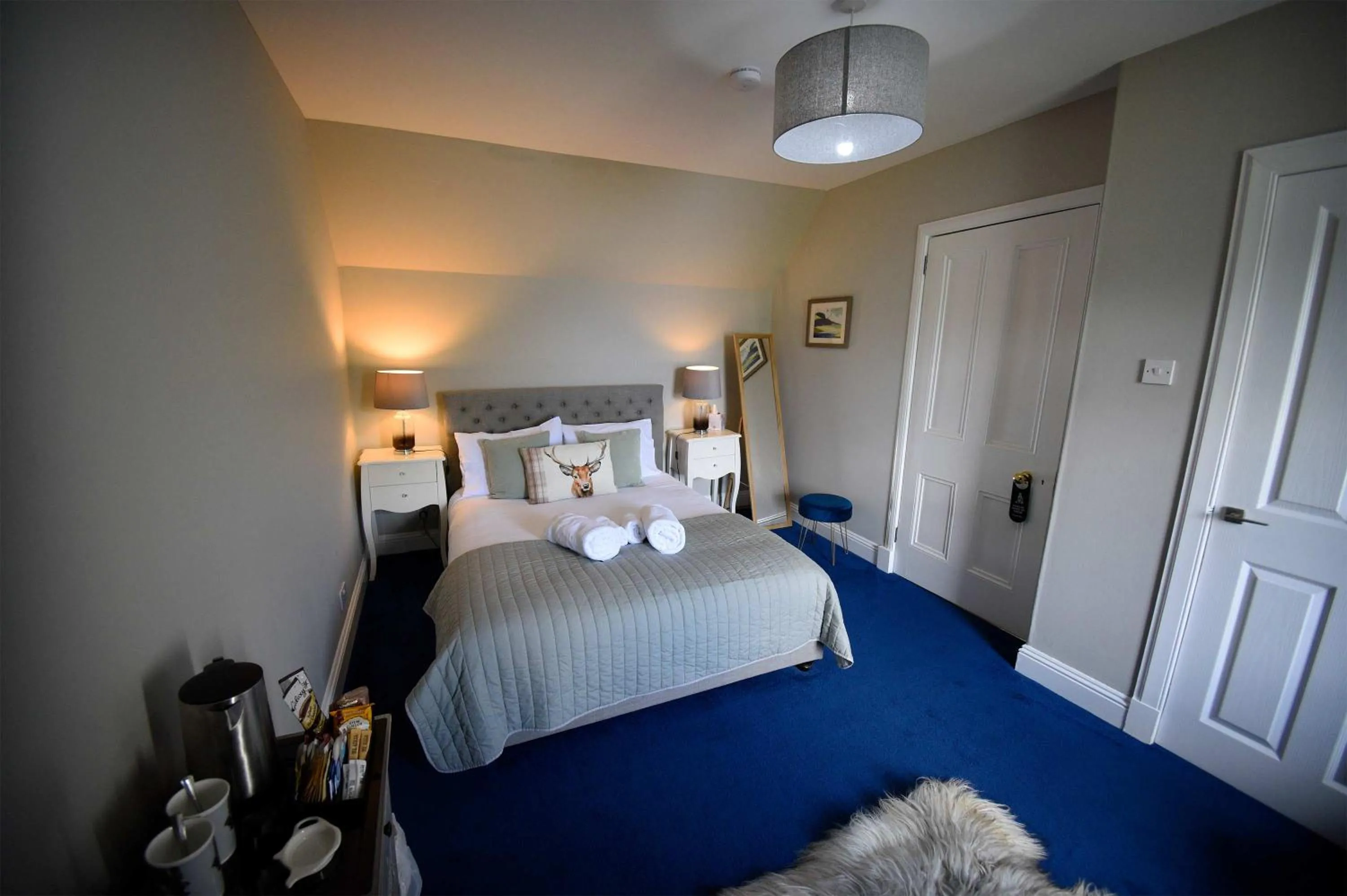 Photo of the whole room, Bed in Rockview