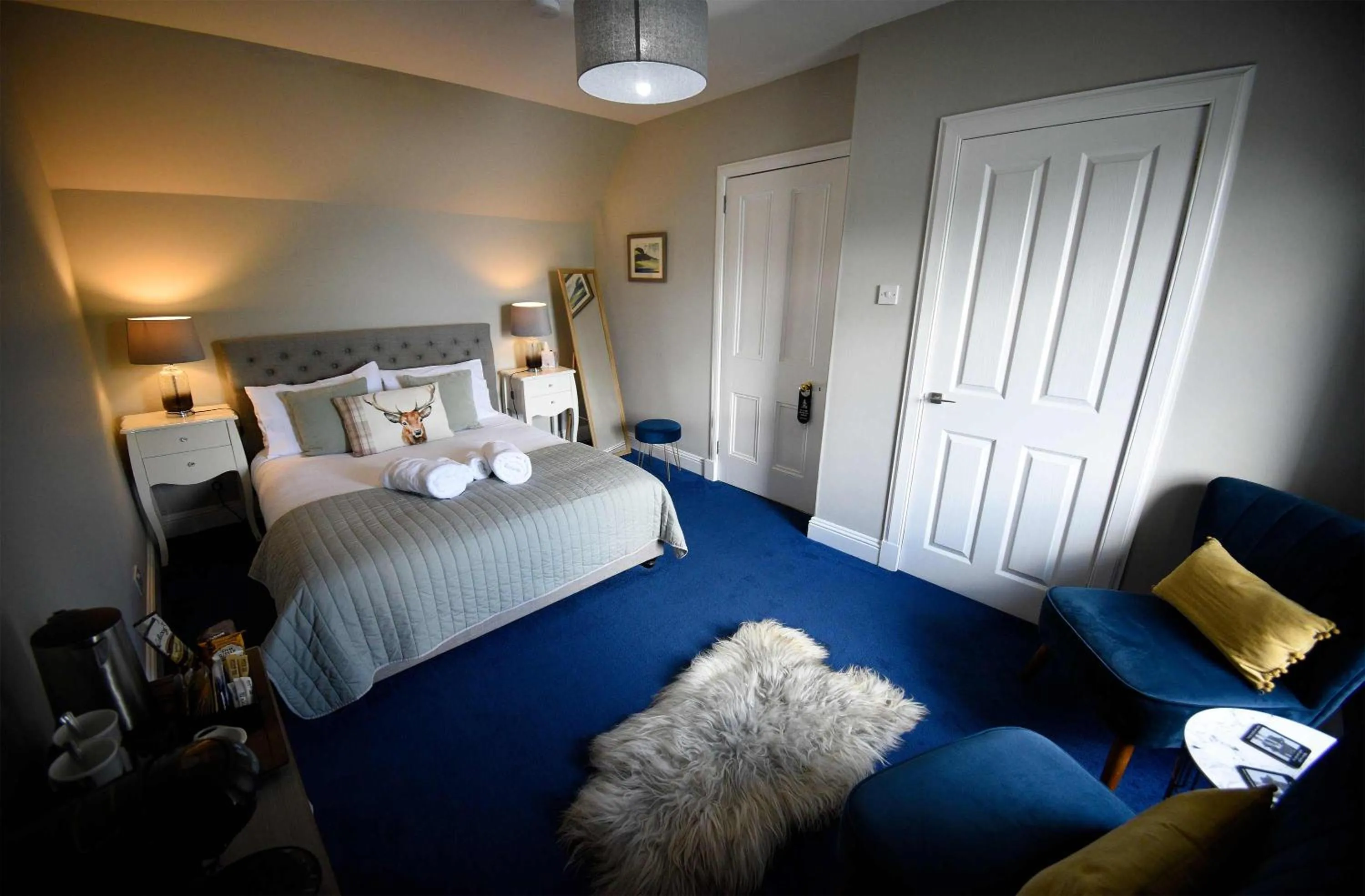 Photo of the whole room, Bed in Rockview