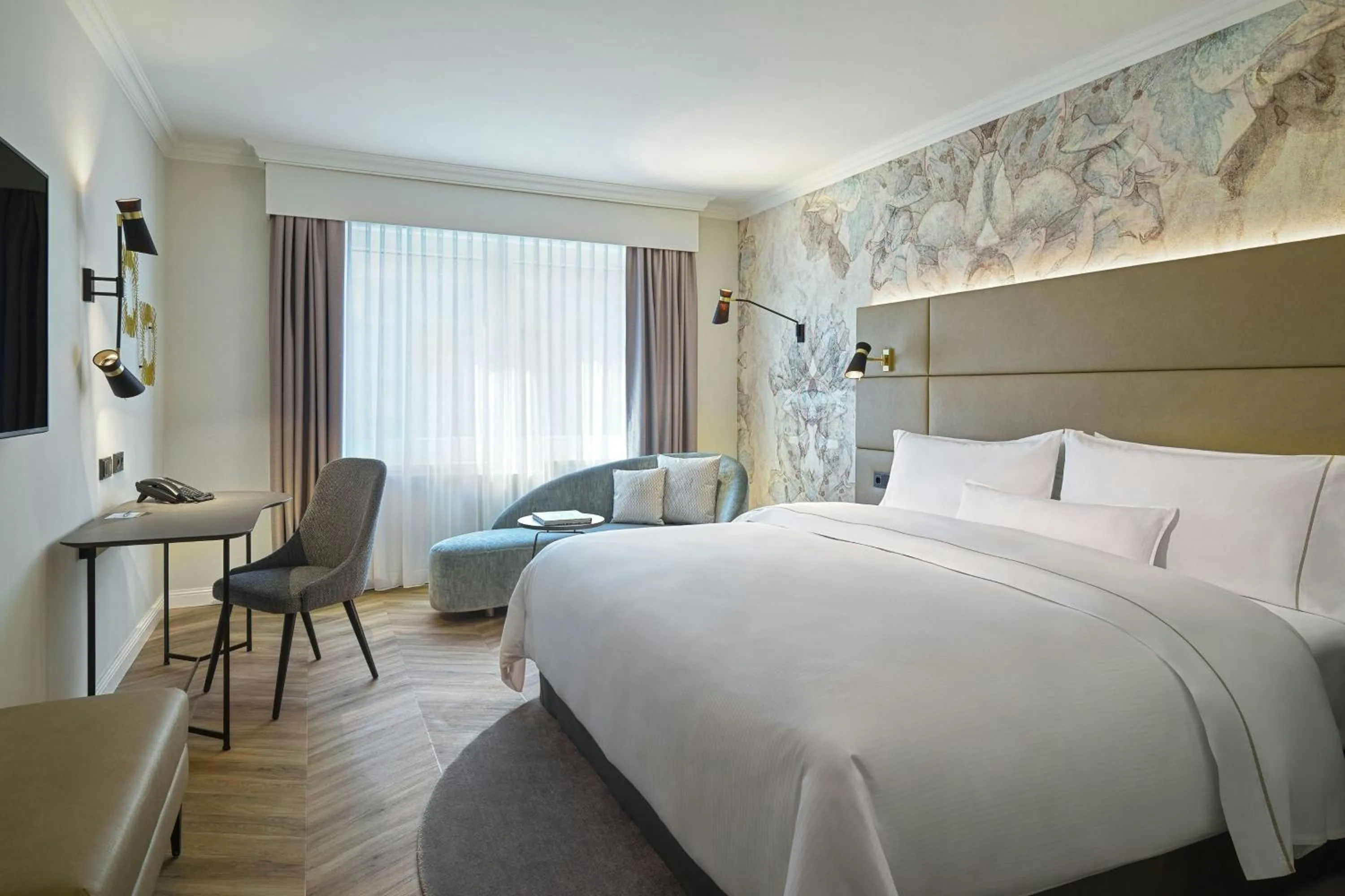 Photo of the whole room, Bed in The Westin Grand Berlin